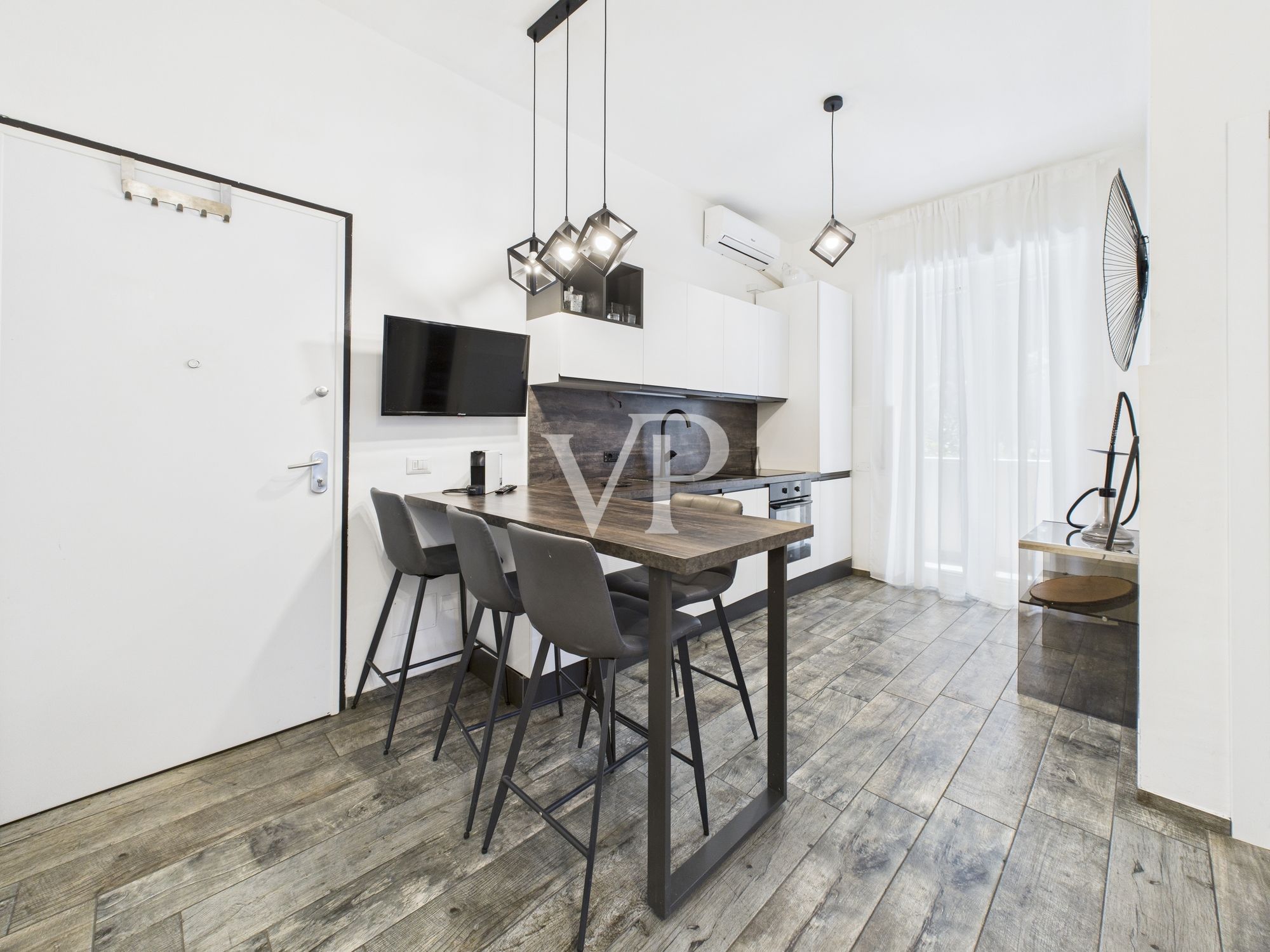 Lovely one-bedroom apartment finely renovated with balcony