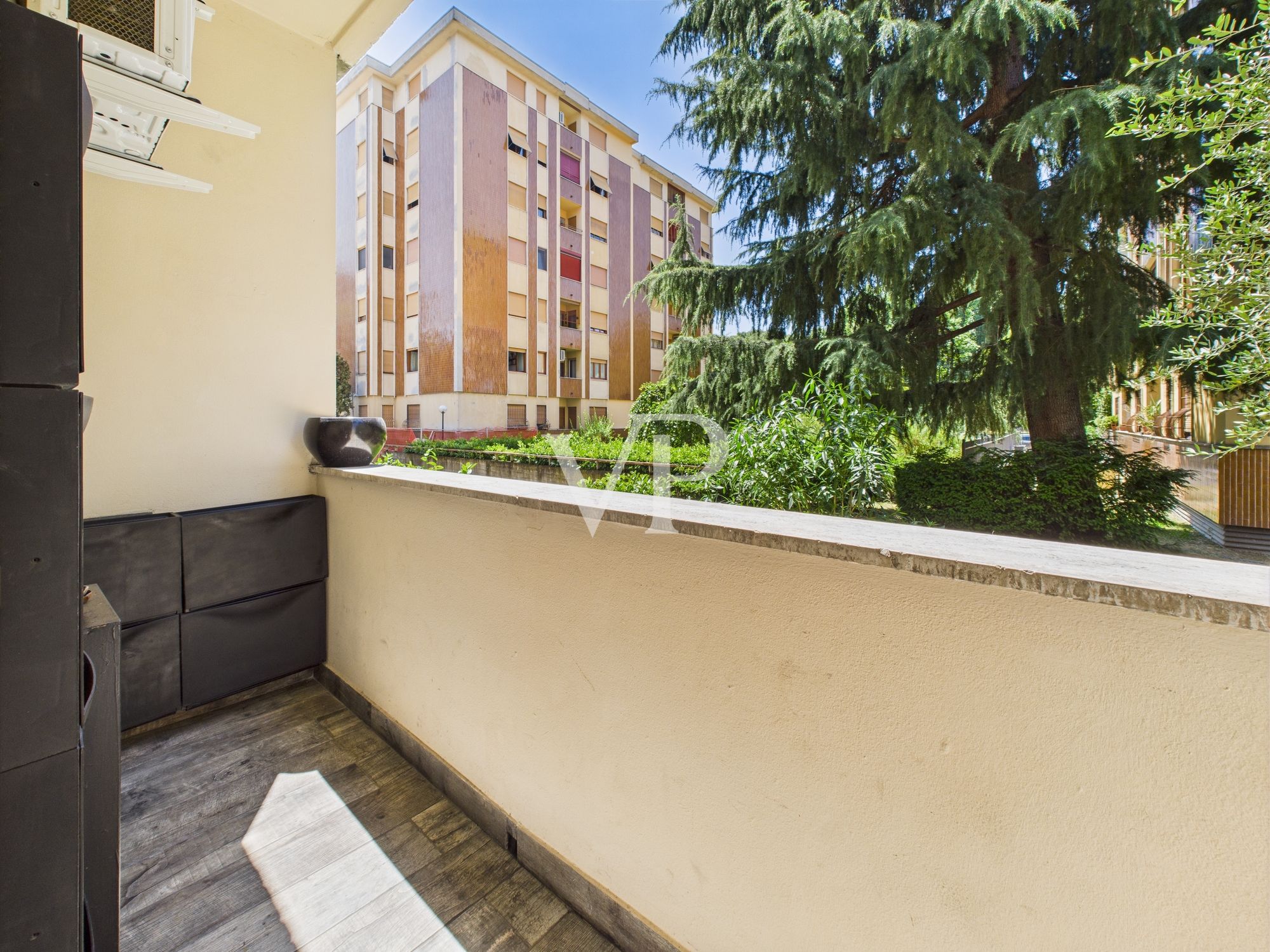Lovely one-bedroom apartment finely renovated with balcony