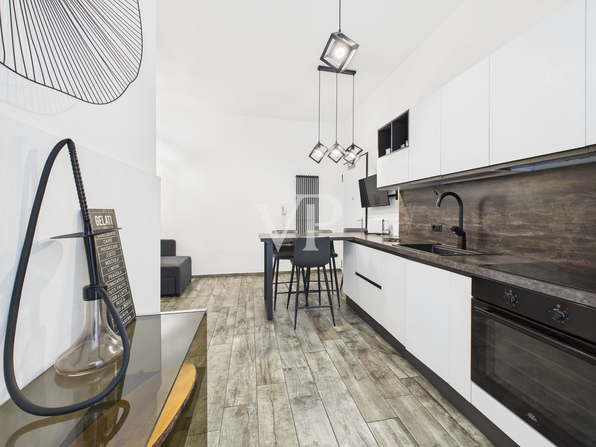 Lovely one-bedroom apartment finely renovated with balcony