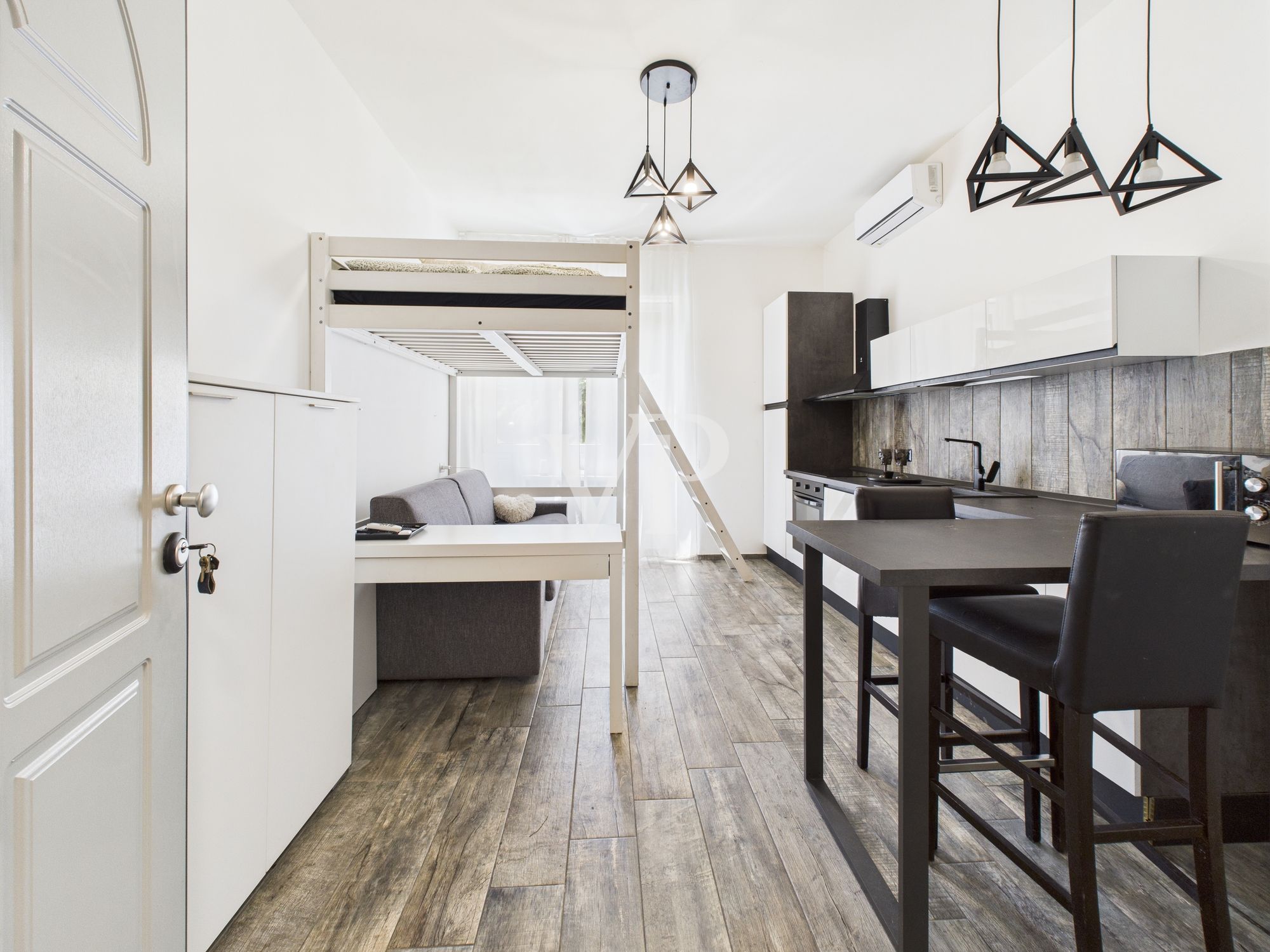 Finely renovated studio apartment, great for investment