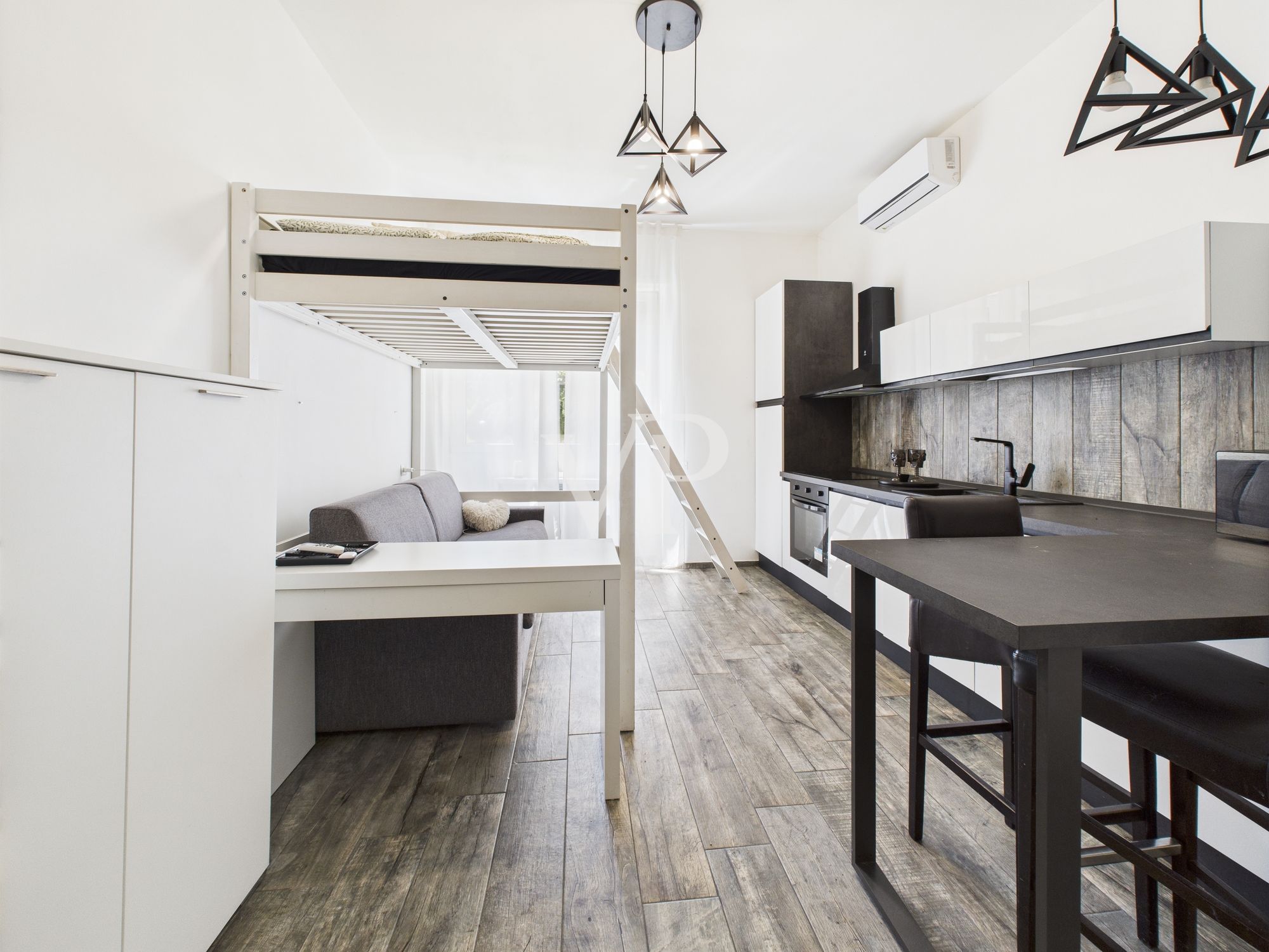 Finely renovated studio apartment, great for investment