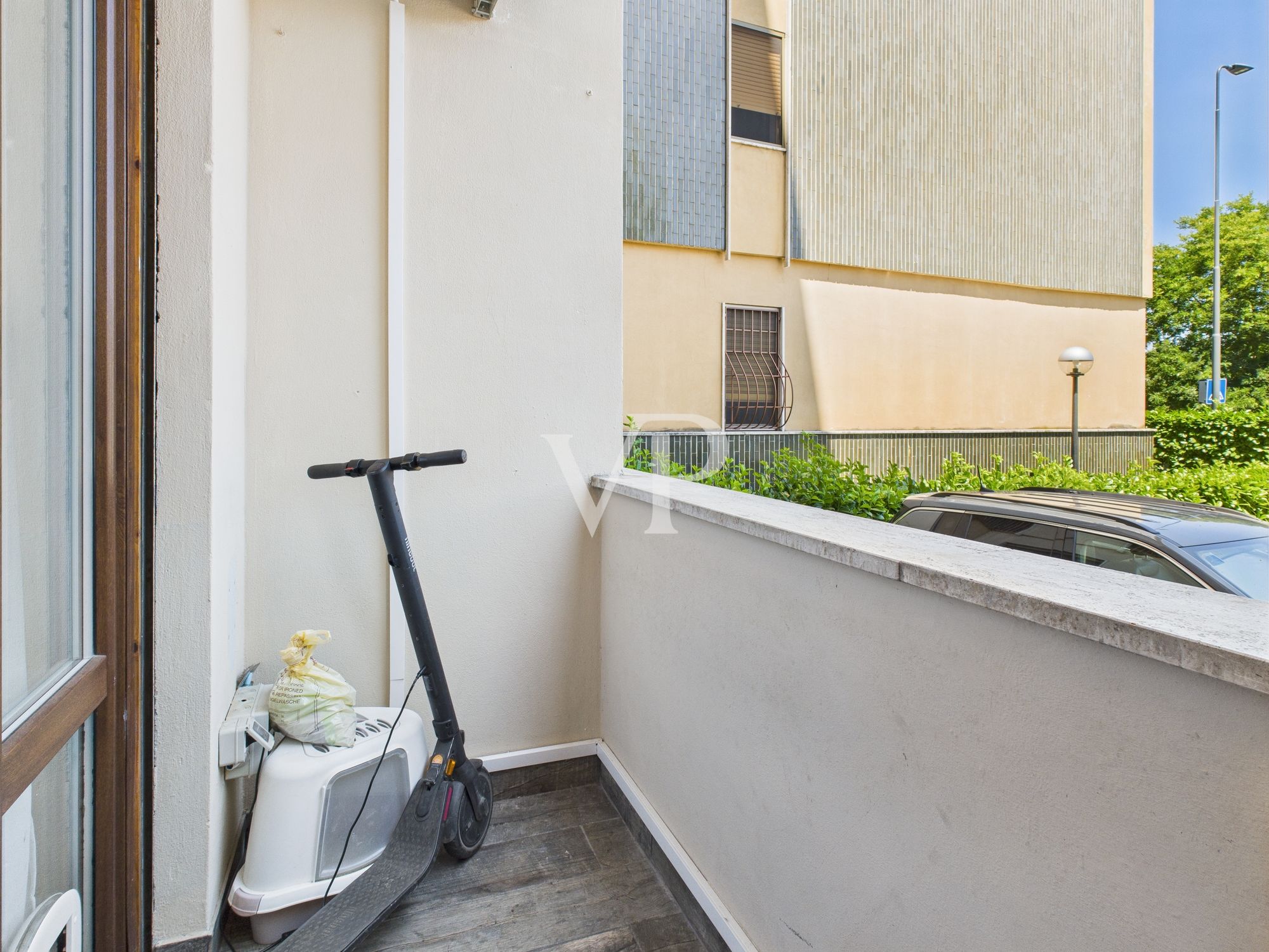 Finely renovated two-room apartment with balcony