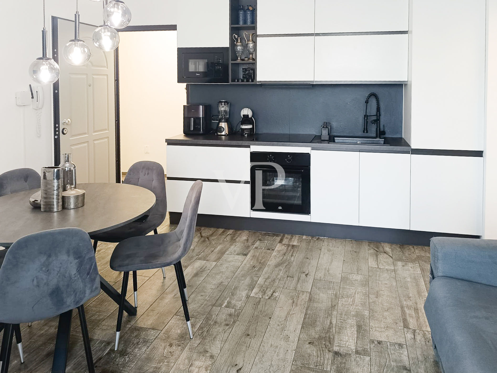 Fein renovierte Zweizimmerwohnung mit Balkon