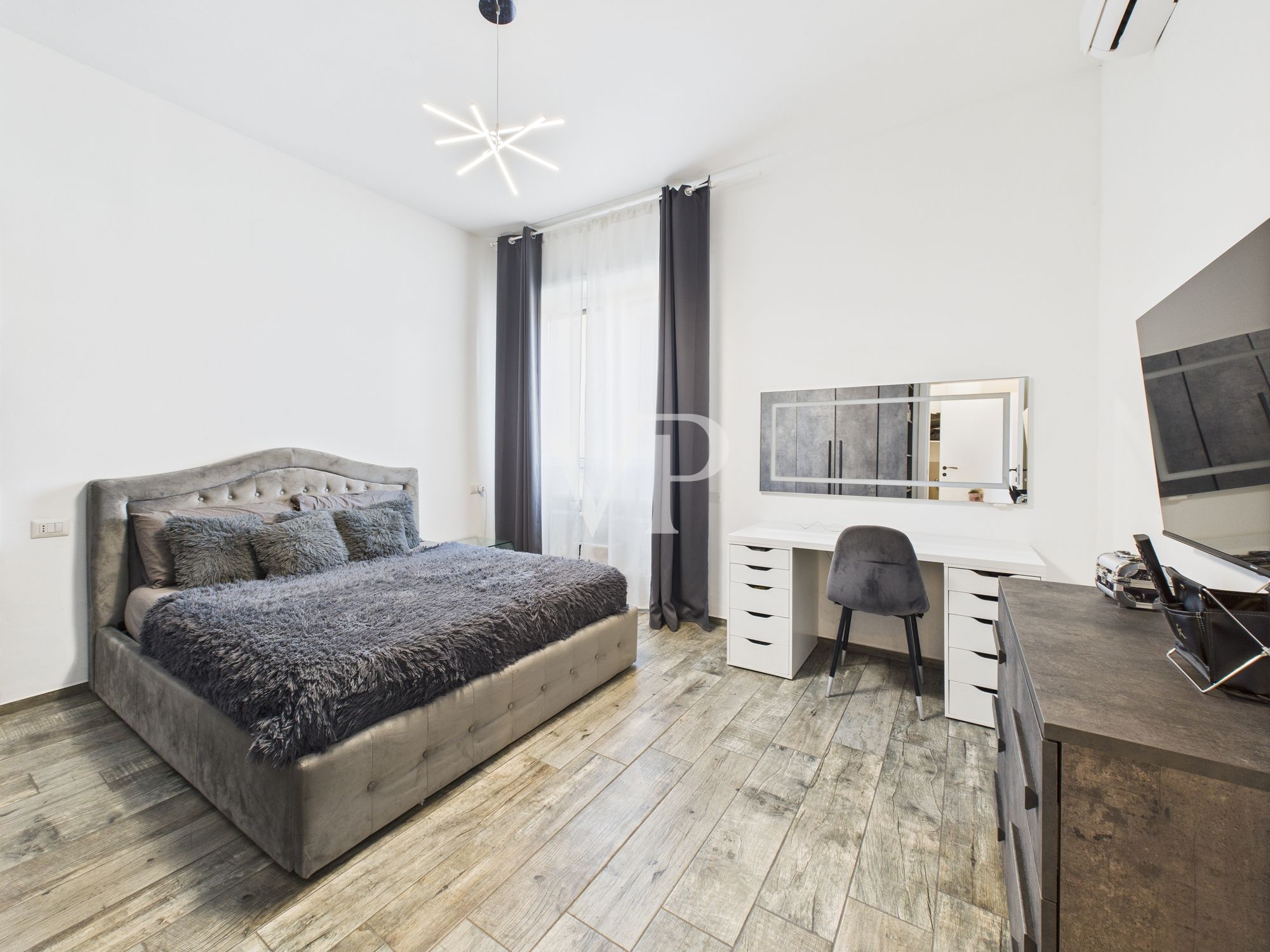 Finely renovated two-room apartment with balcony