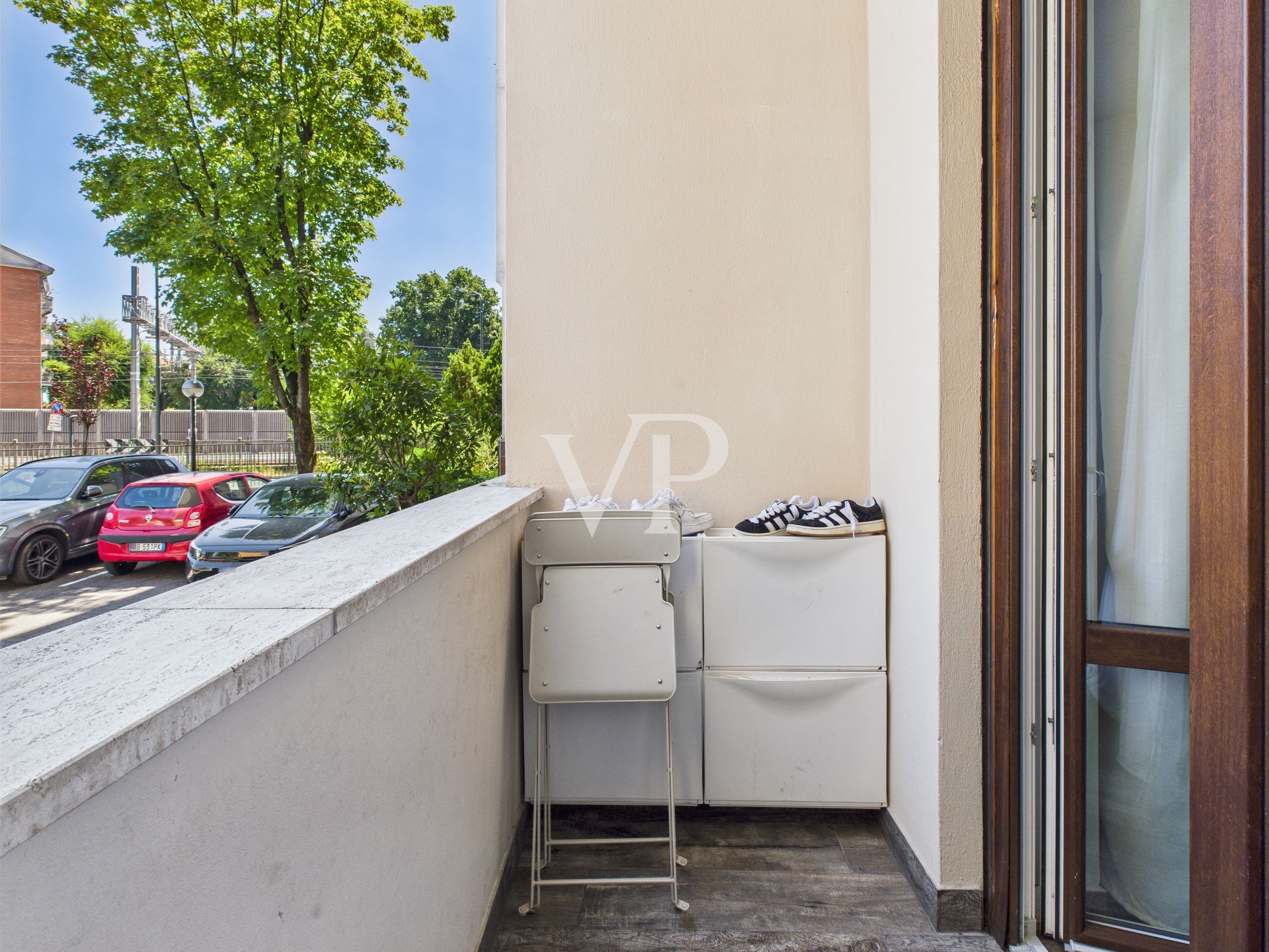 Finely renovated two-room apartment with balcony