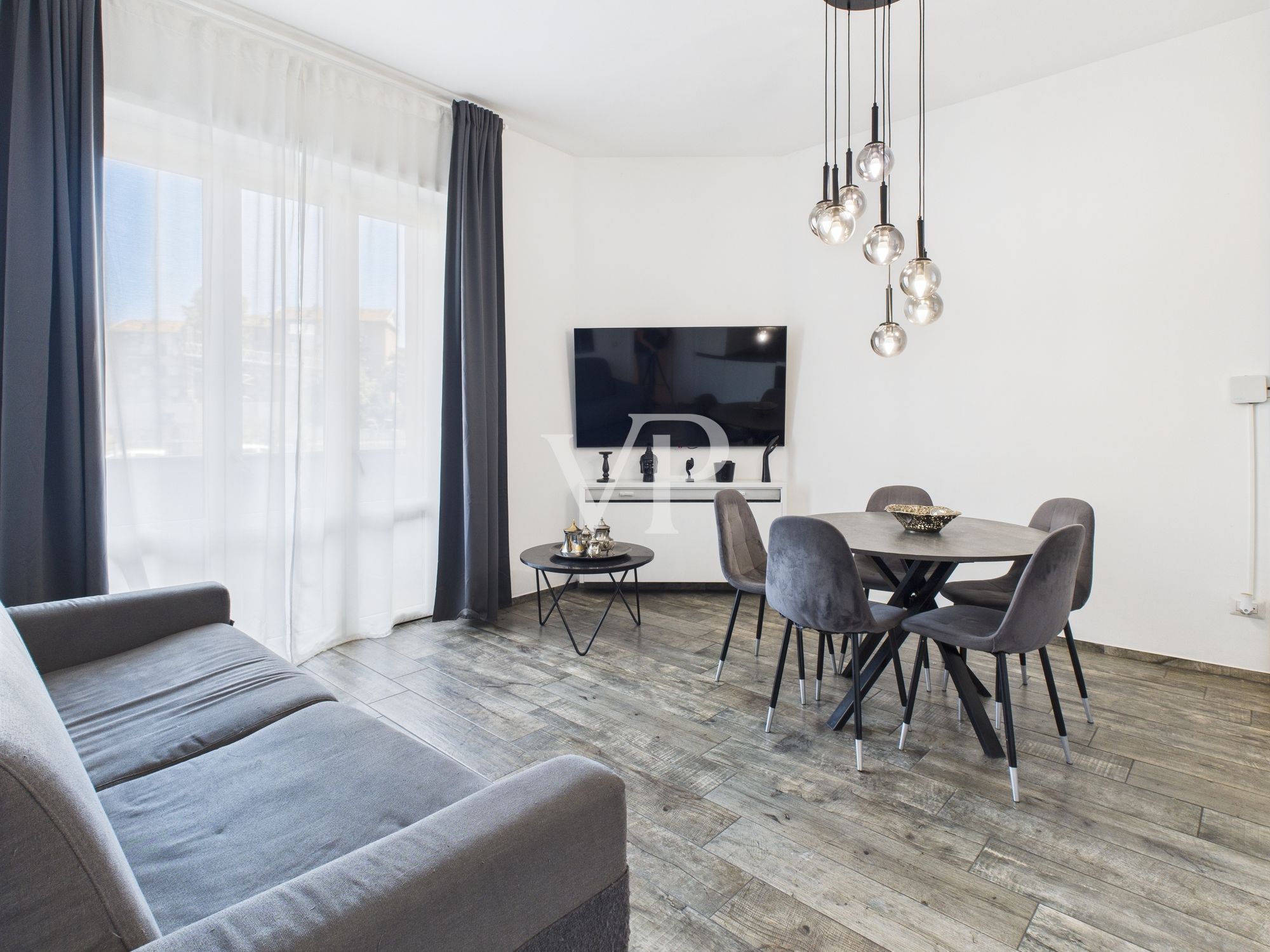 Finely renovated two-room apartment with balcony
