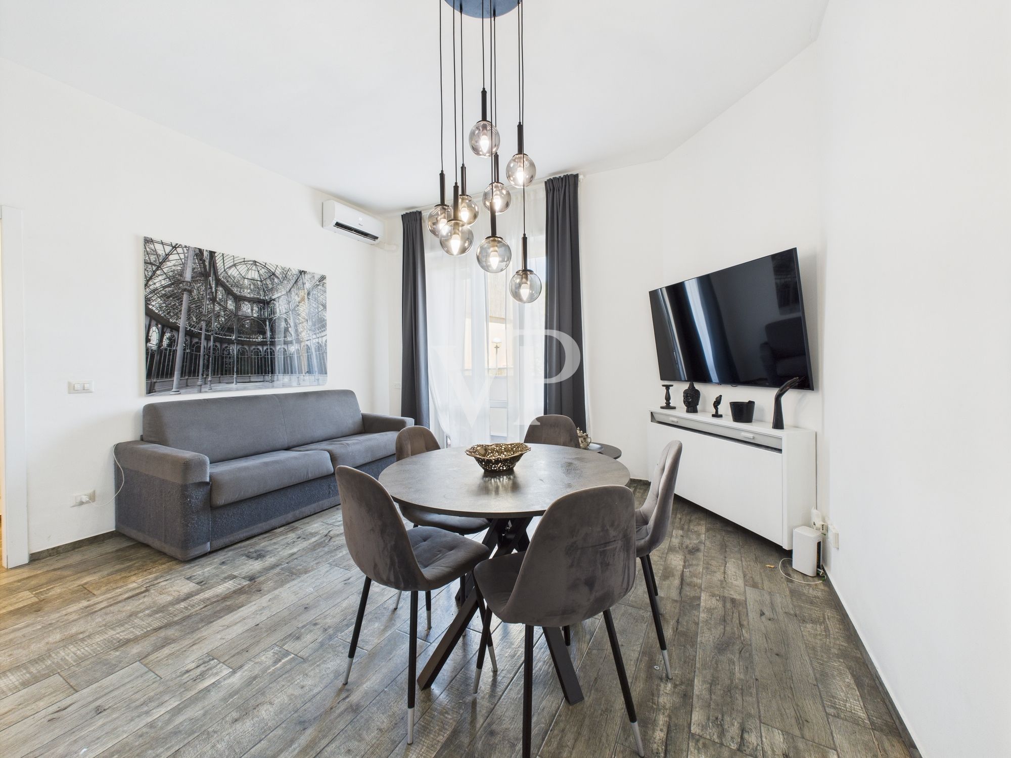 Finely renovated two-room apartment with balcony