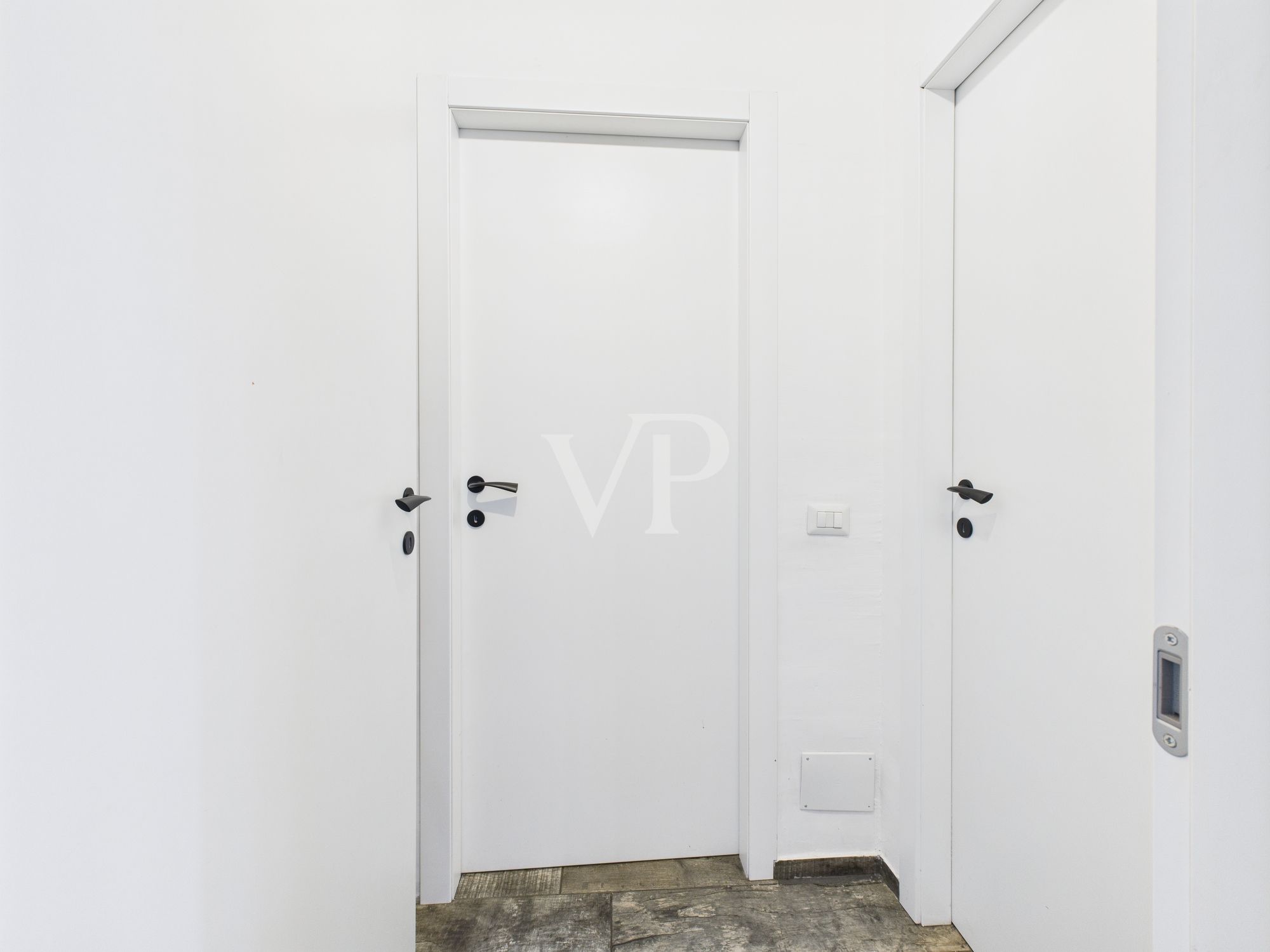 Finely renovated two-room apartment with balcony