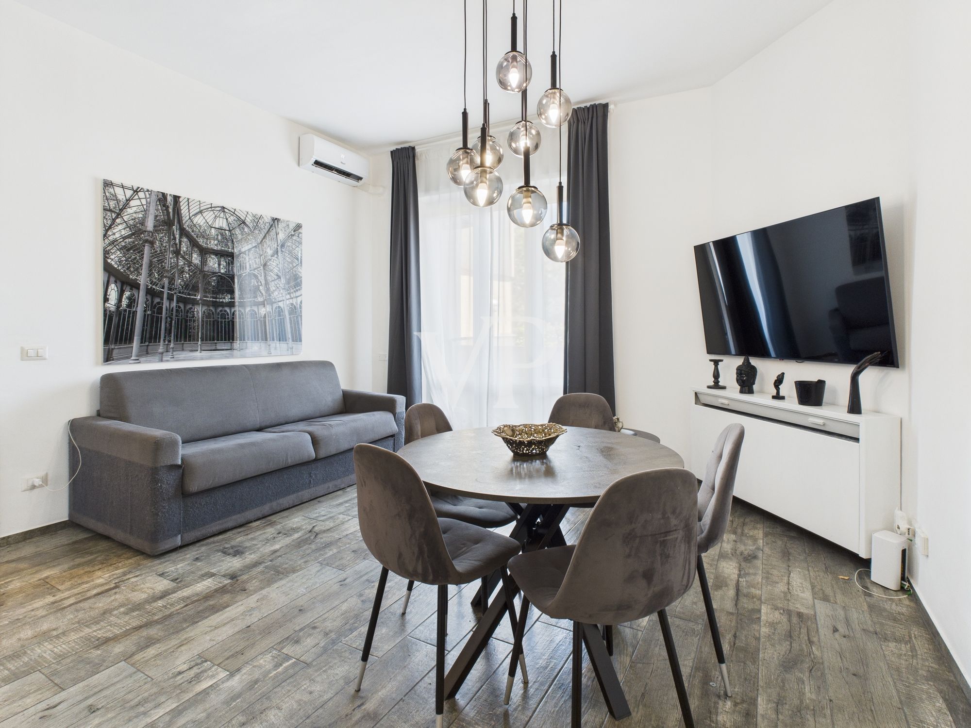 Finely renovated two-room apartment with balcony