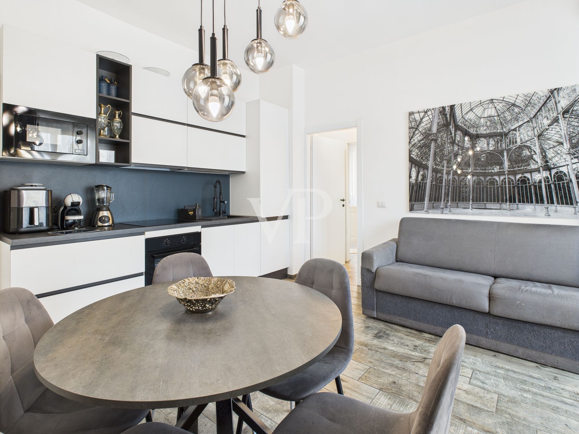 Finely renovated two-room apartment with balcony