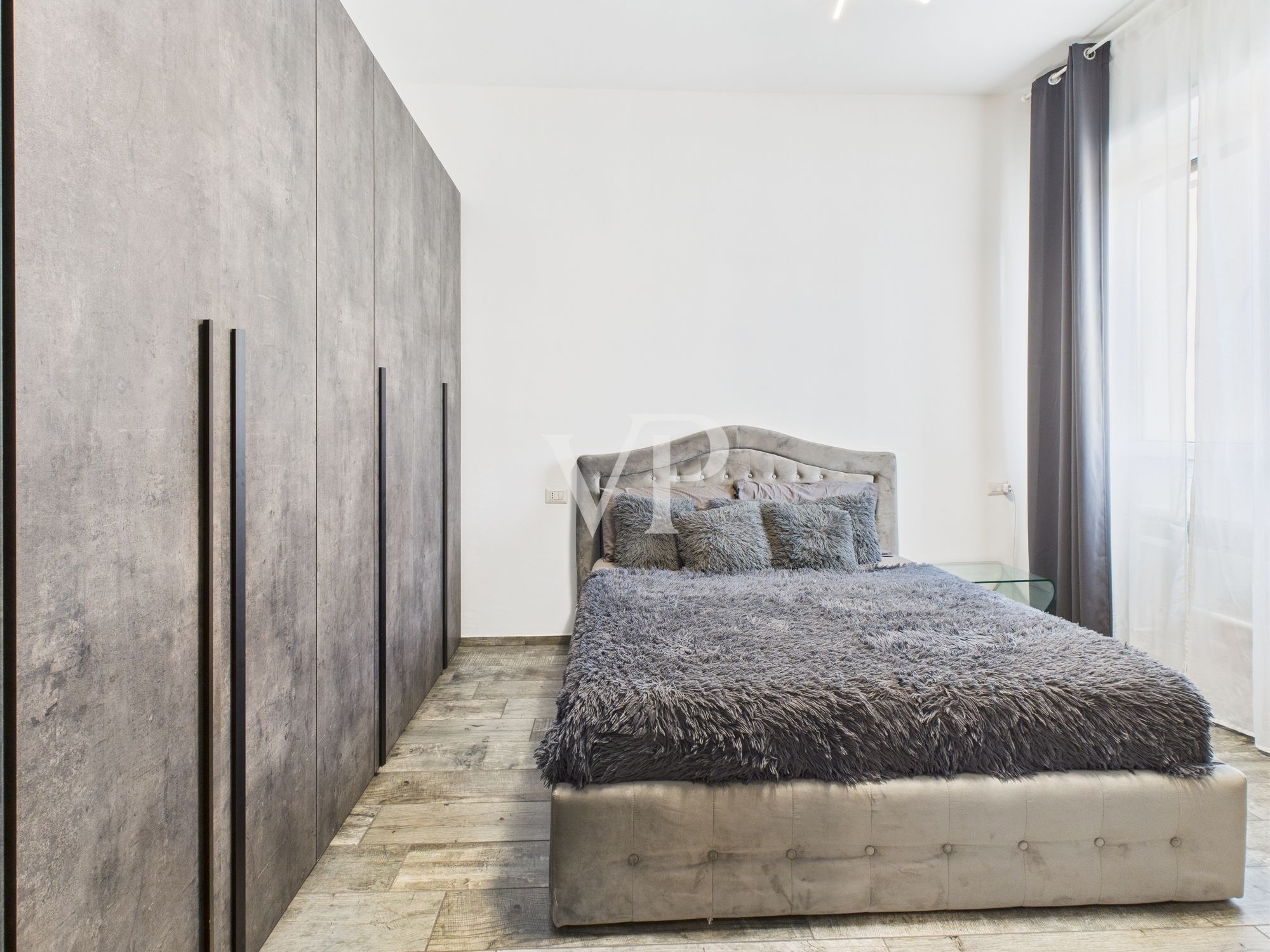 Finely renovated two-room apartment with balcony