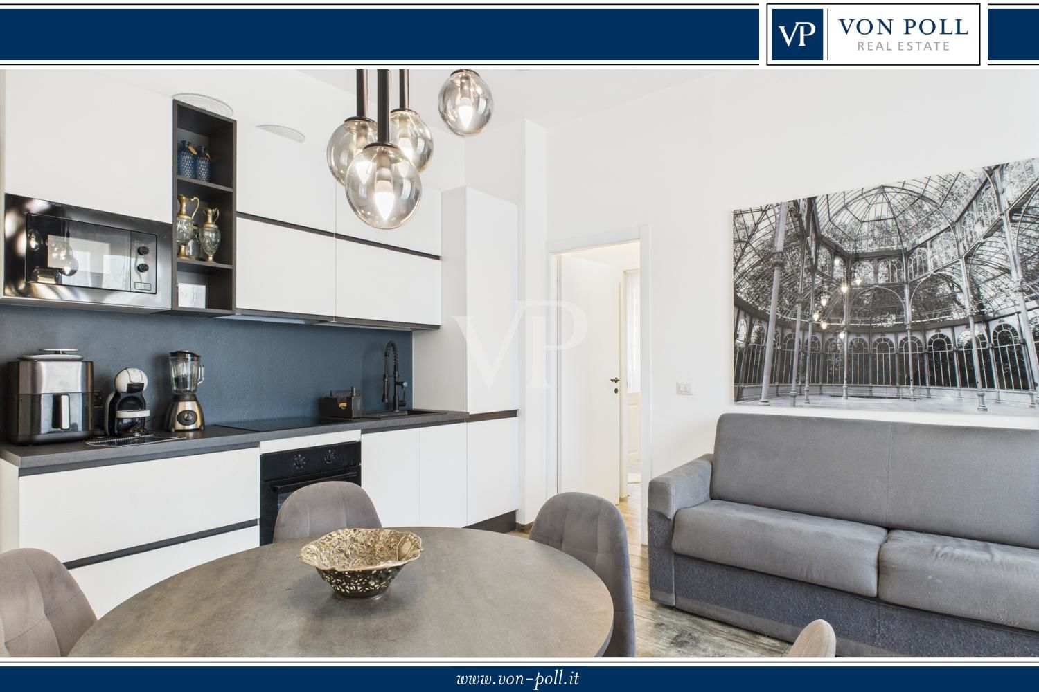 Finely renovated two-room apartment with balcony