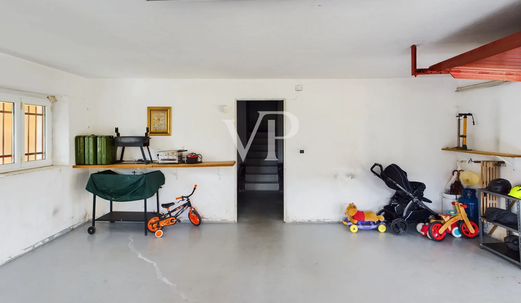 Villa auf zwei Ebenen mit 2500 qm Garten