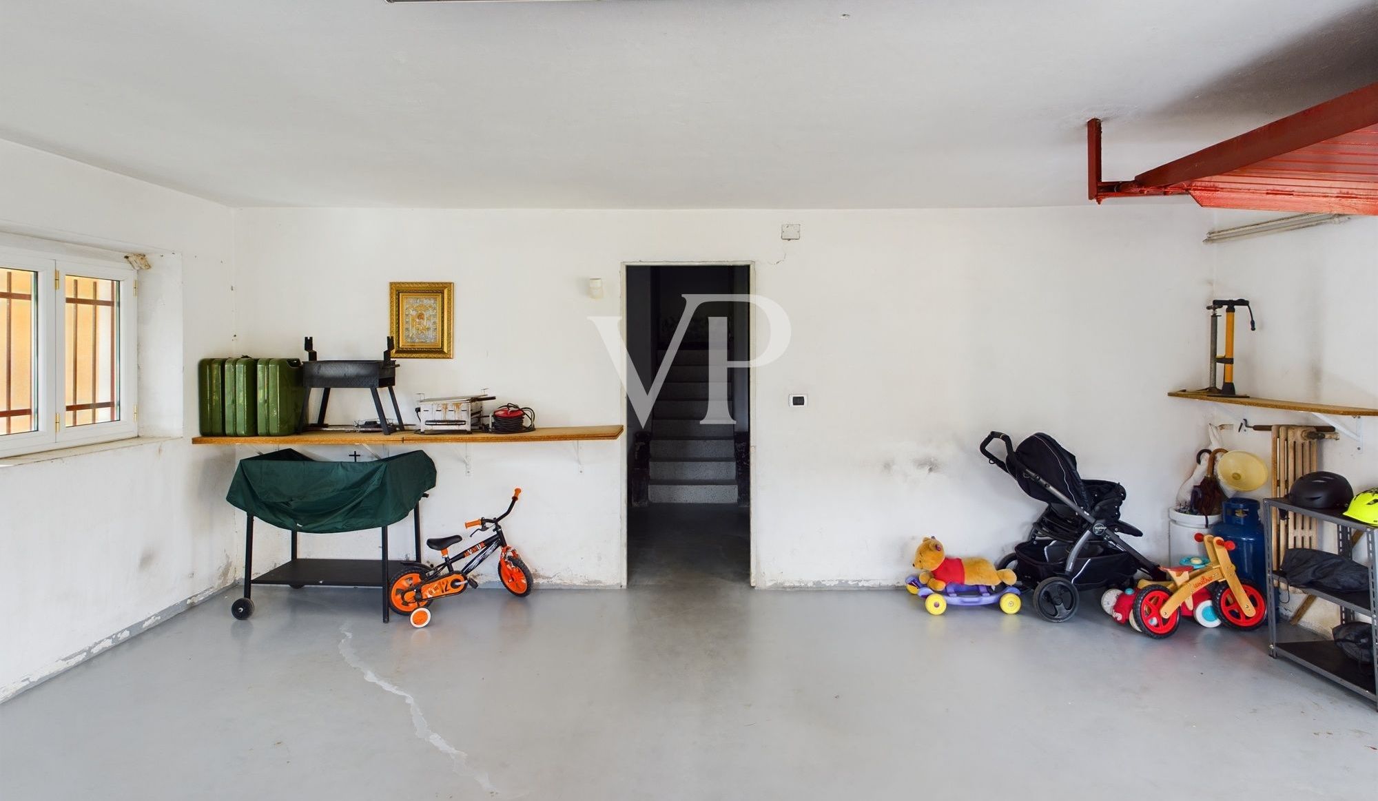 Villa auf zwei Ebenen mit 2500 qm Garten