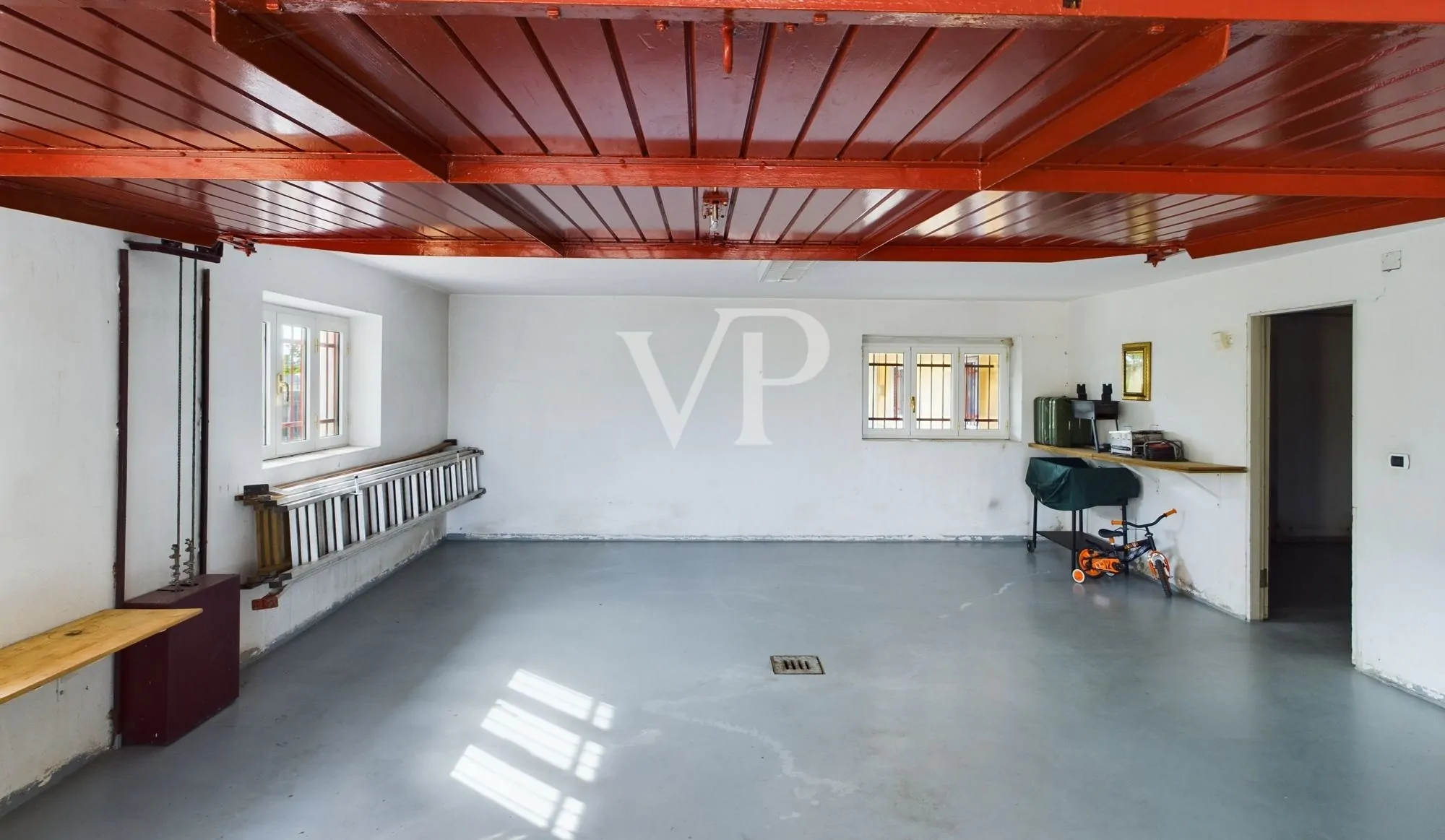 Villa auf zwei Ebenen mit 2500 qm Garten