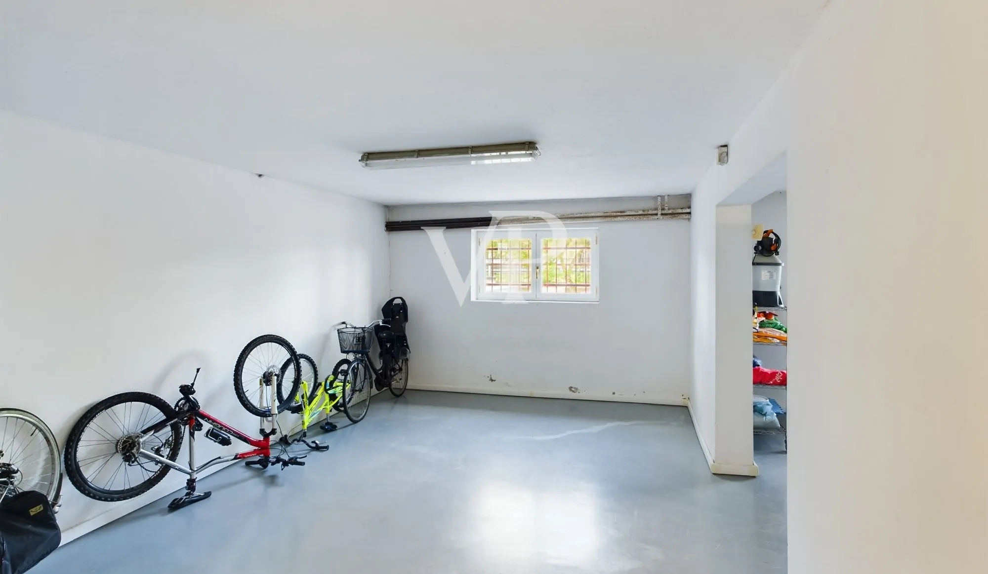 Villa auf zwei Ebenen mit 2500 qm Garten