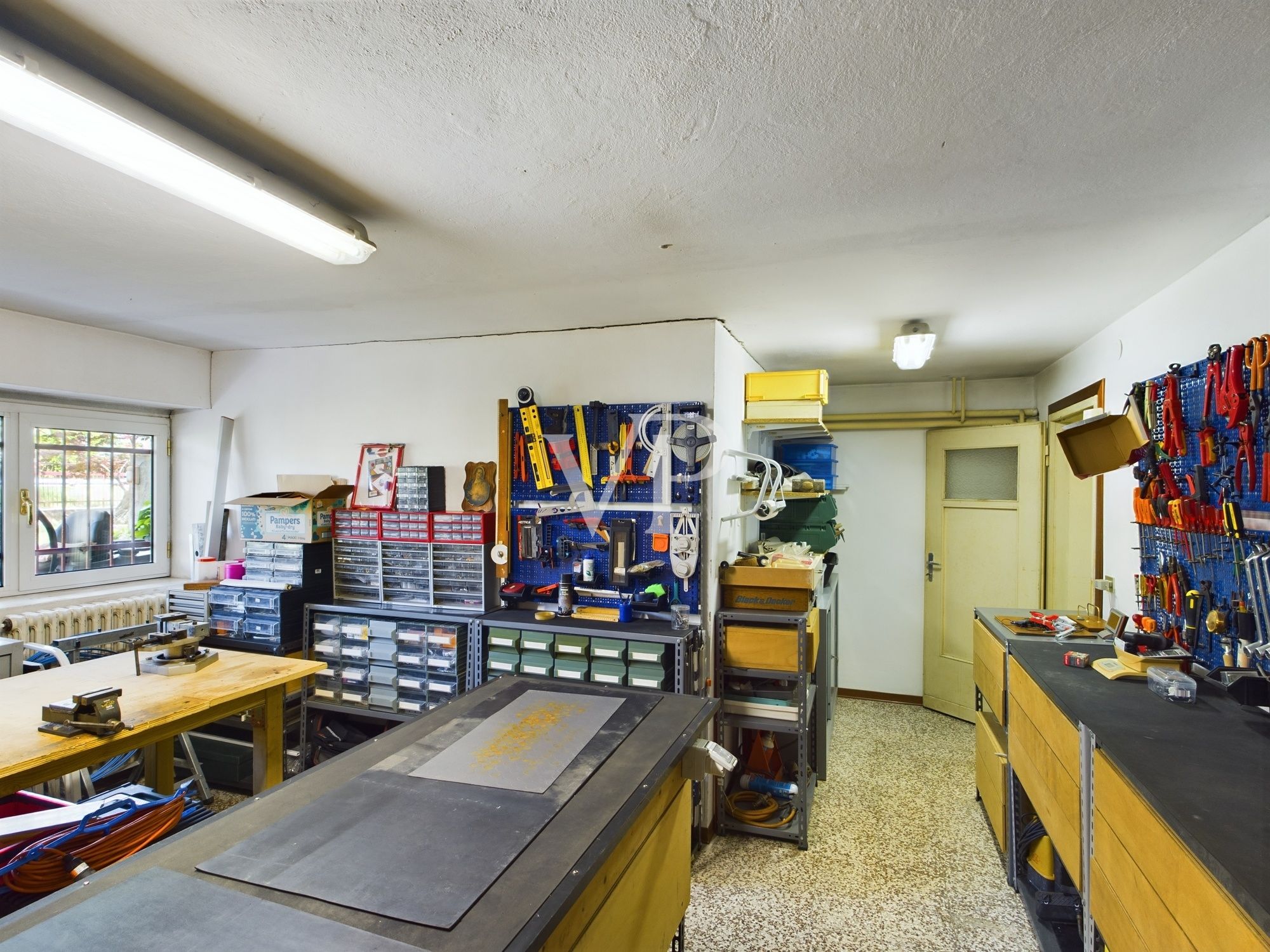 Villa su due livelli con giardino di 2500 mq