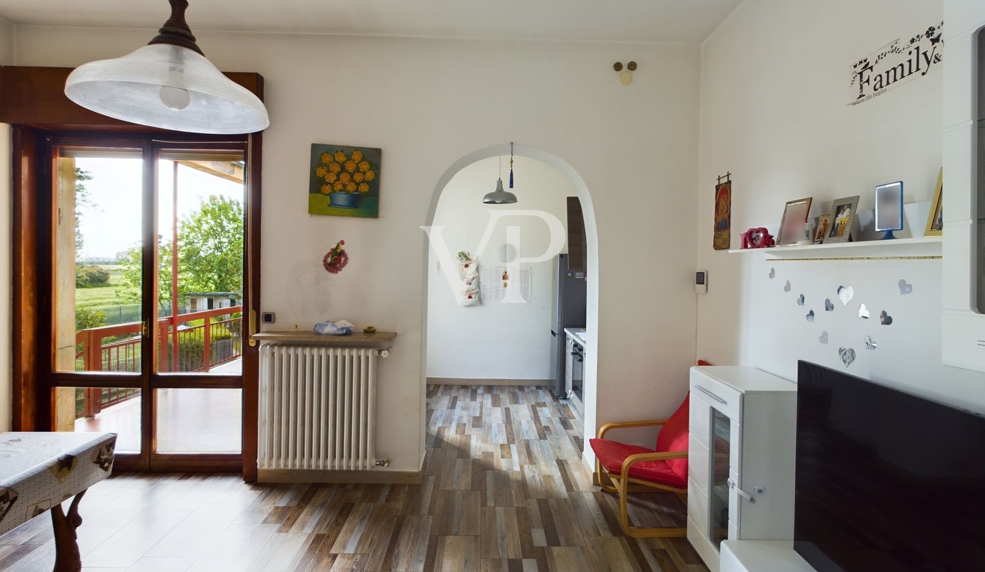 Villa auf zwei Ebenen mit 2500 qm Garten
