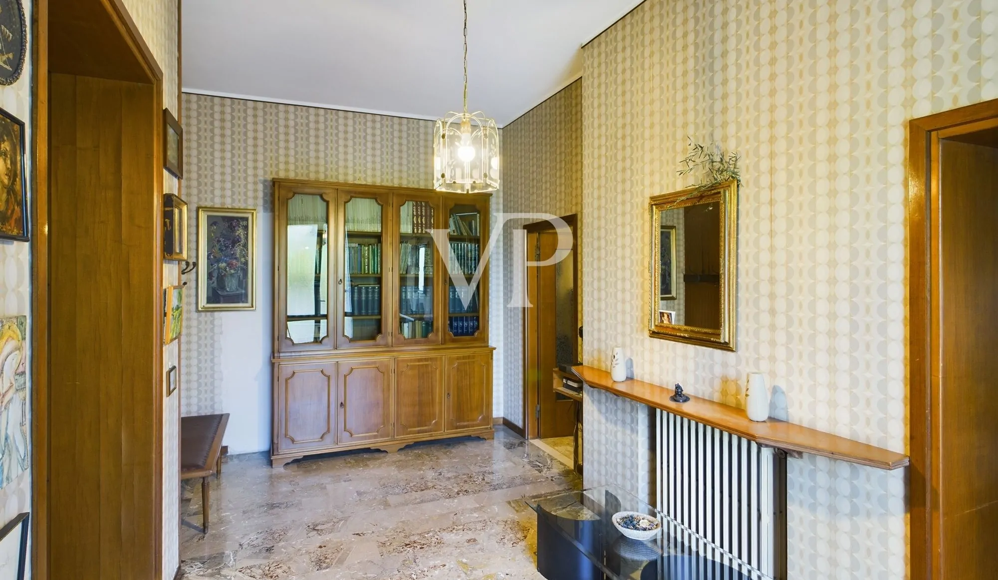 Villa auf zwei Ebenen mit 2500 qm Garten