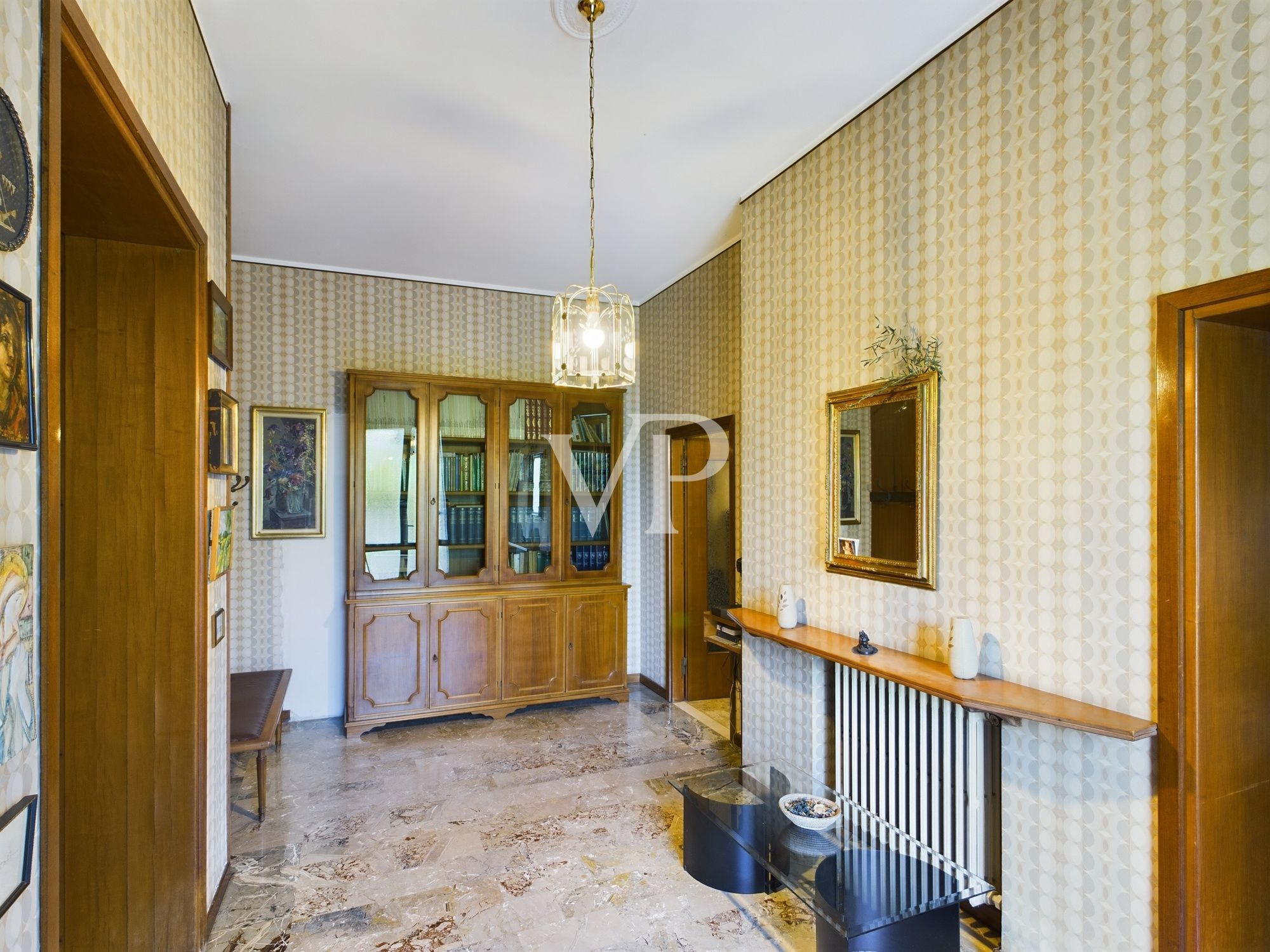 Villa su due livelli con giardino di 2500 mq