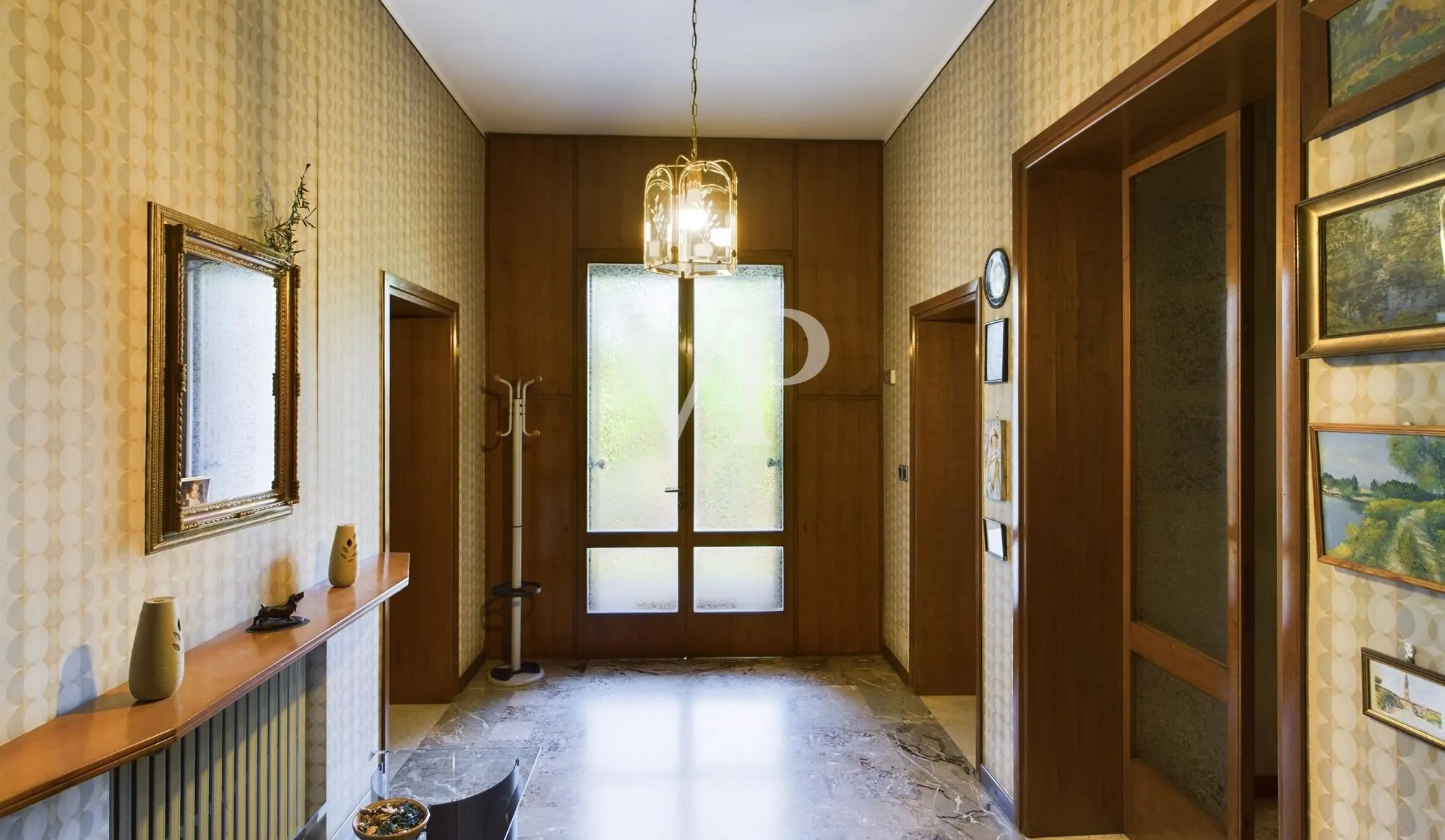 Villa auf zwei Ebenen mit 2500 qm Garten