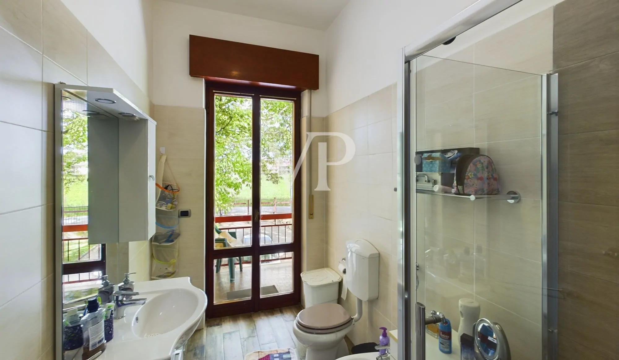 Villa auf zwei Ebenen mit 2500 qm Garten