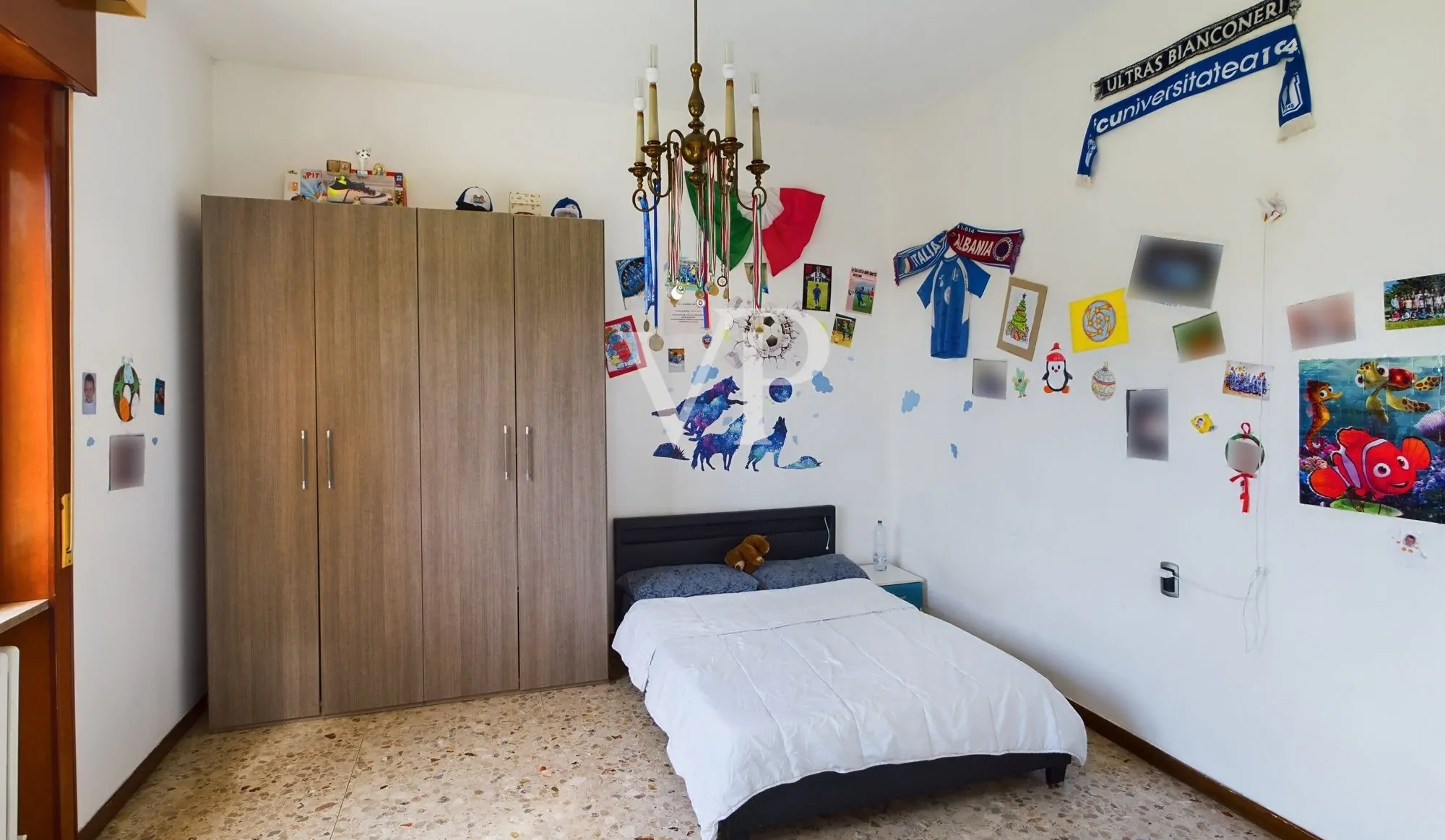 Villa auf zwei Ebenen mit 2500 qm Garten