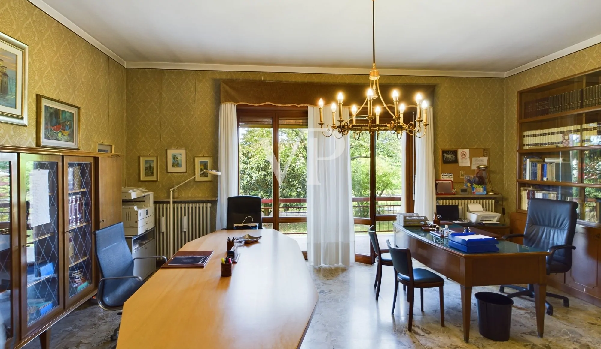 Villa auf zwei Ebenen mit 2500 qm Garten