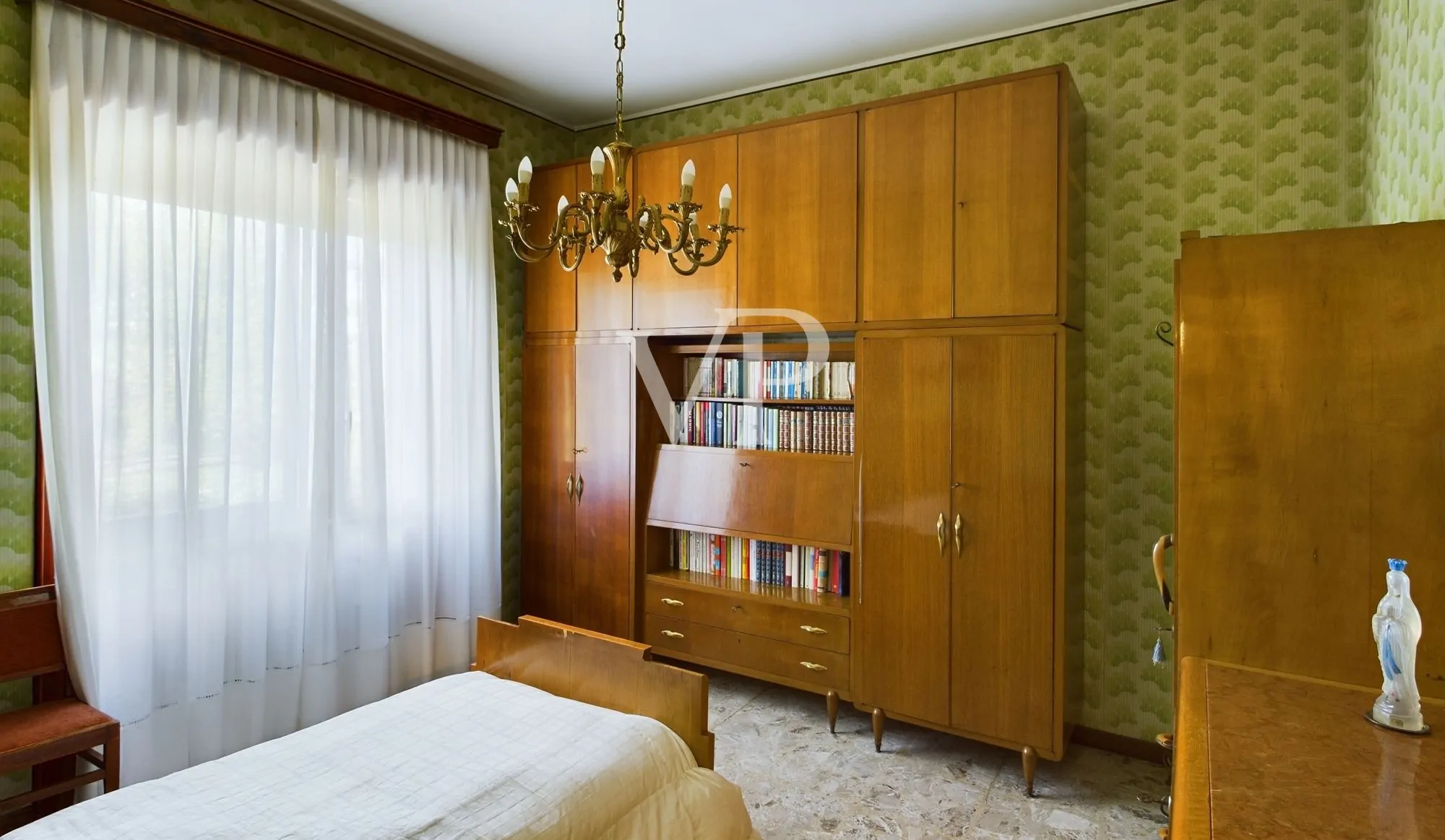 Villa auf zwei Ebenen mit 2500 qm Garten