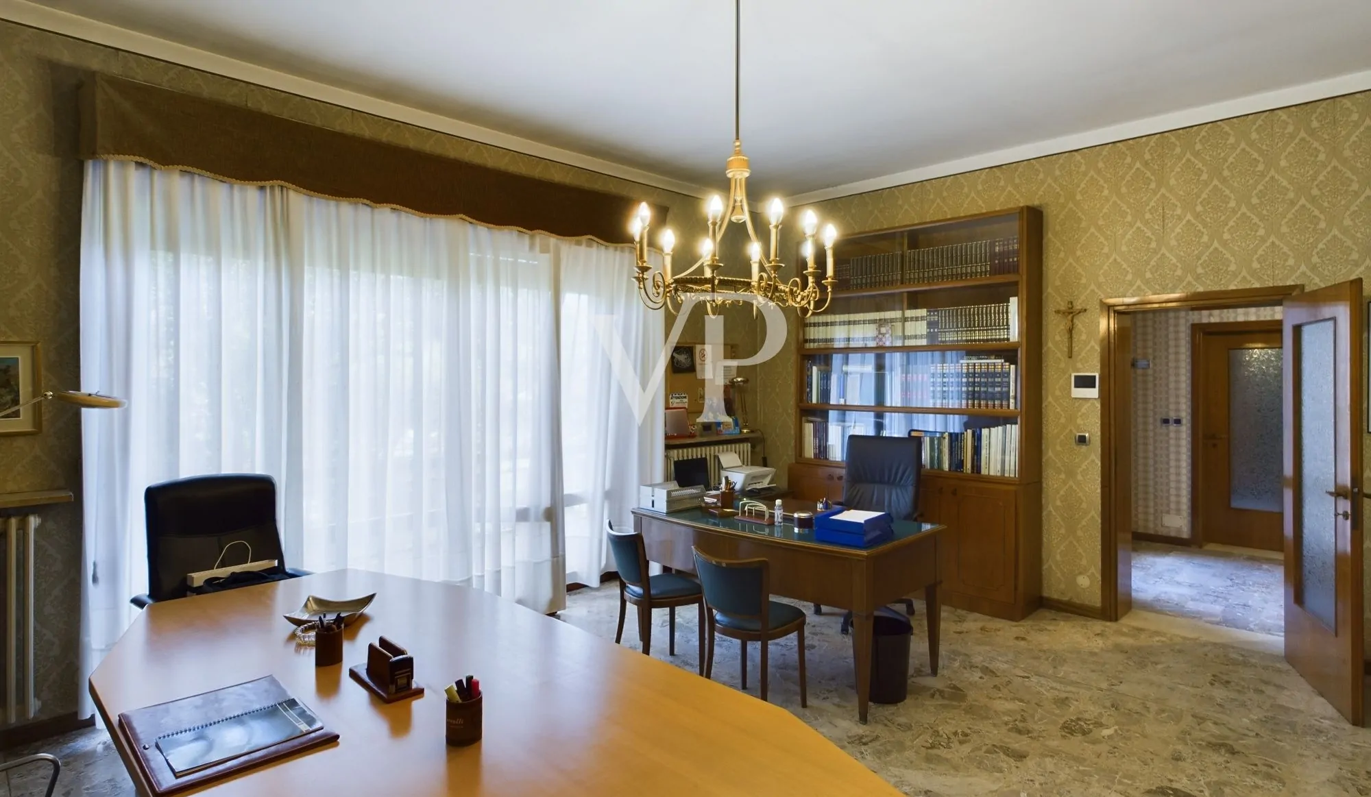 Villa auf zwei Ebenen mit 2500 qm Garten