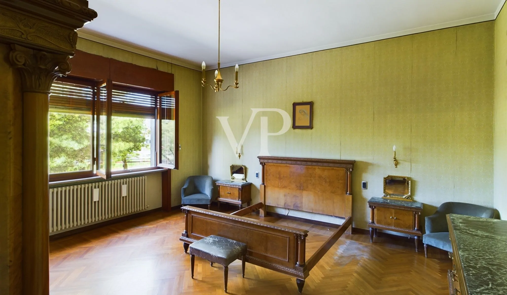 Villa auf zwei Ebenen mit 2500 qm Garten