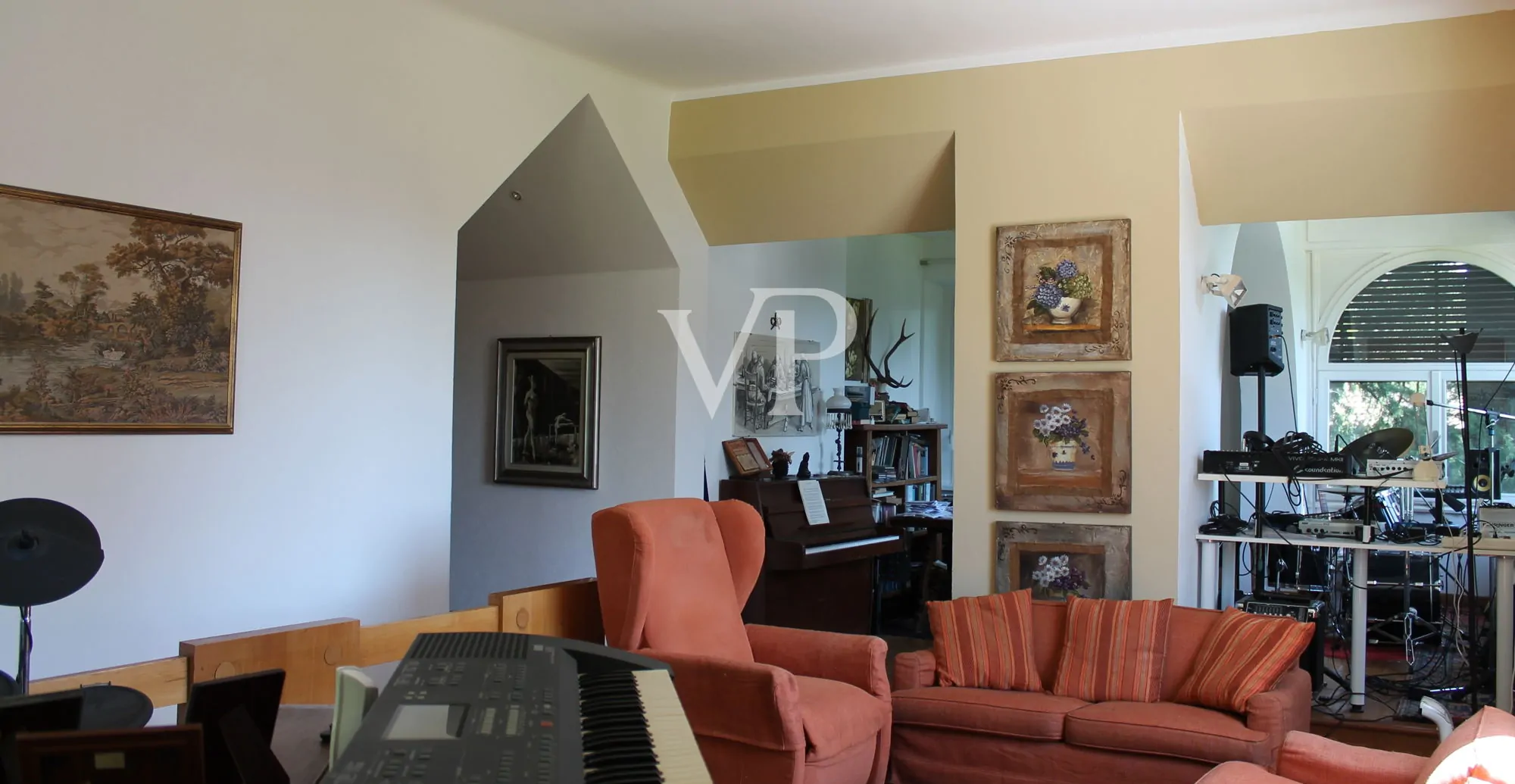 Semi-detached period villa in Brunate