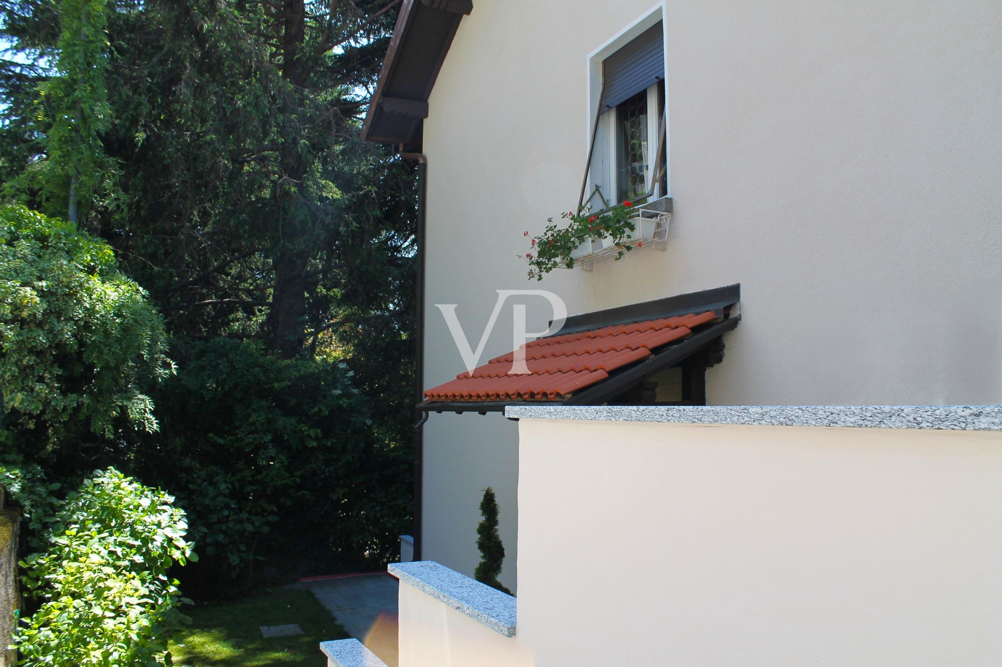 Elegante Wohnung in einer historischen Villa