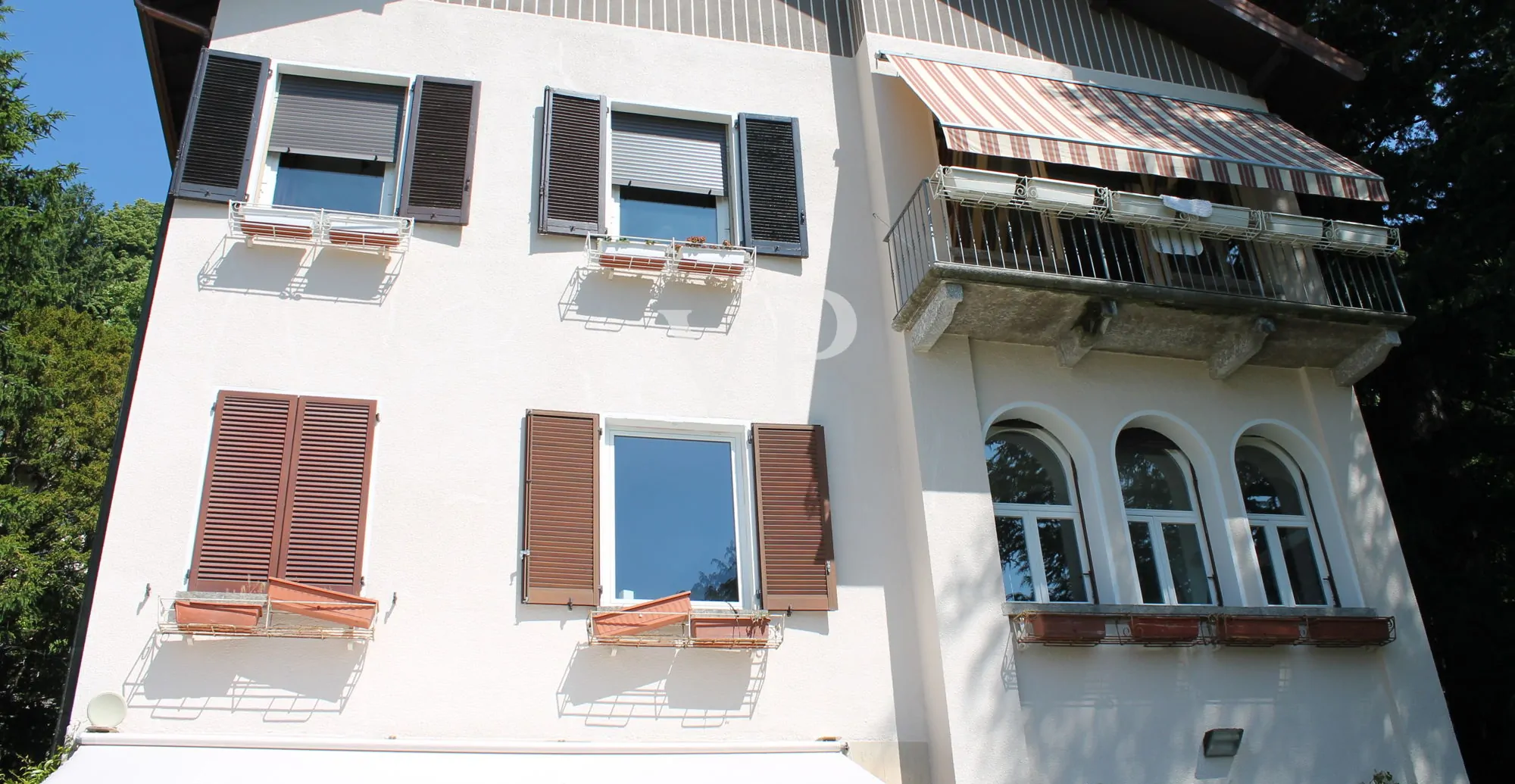 Semi-detached period villa in Brunate