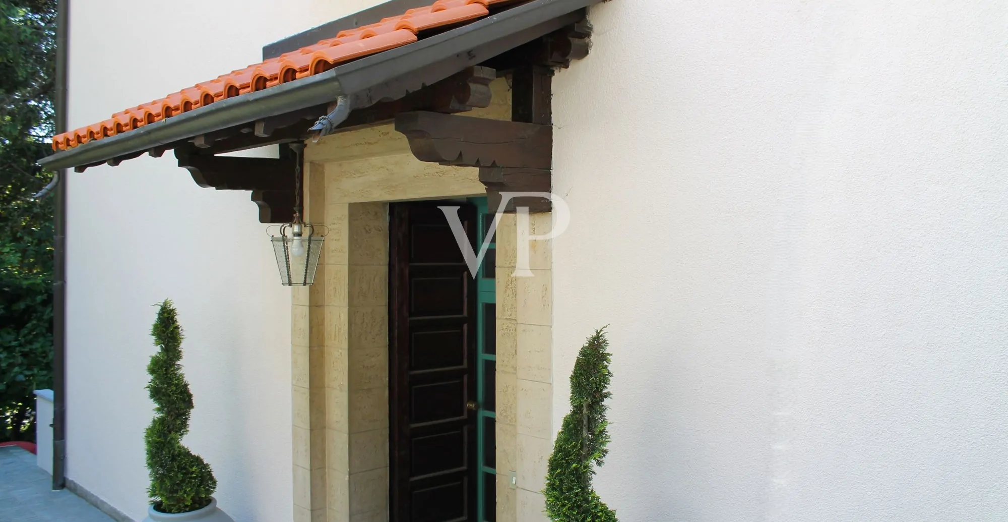 Semi-detached period villa in Brunate