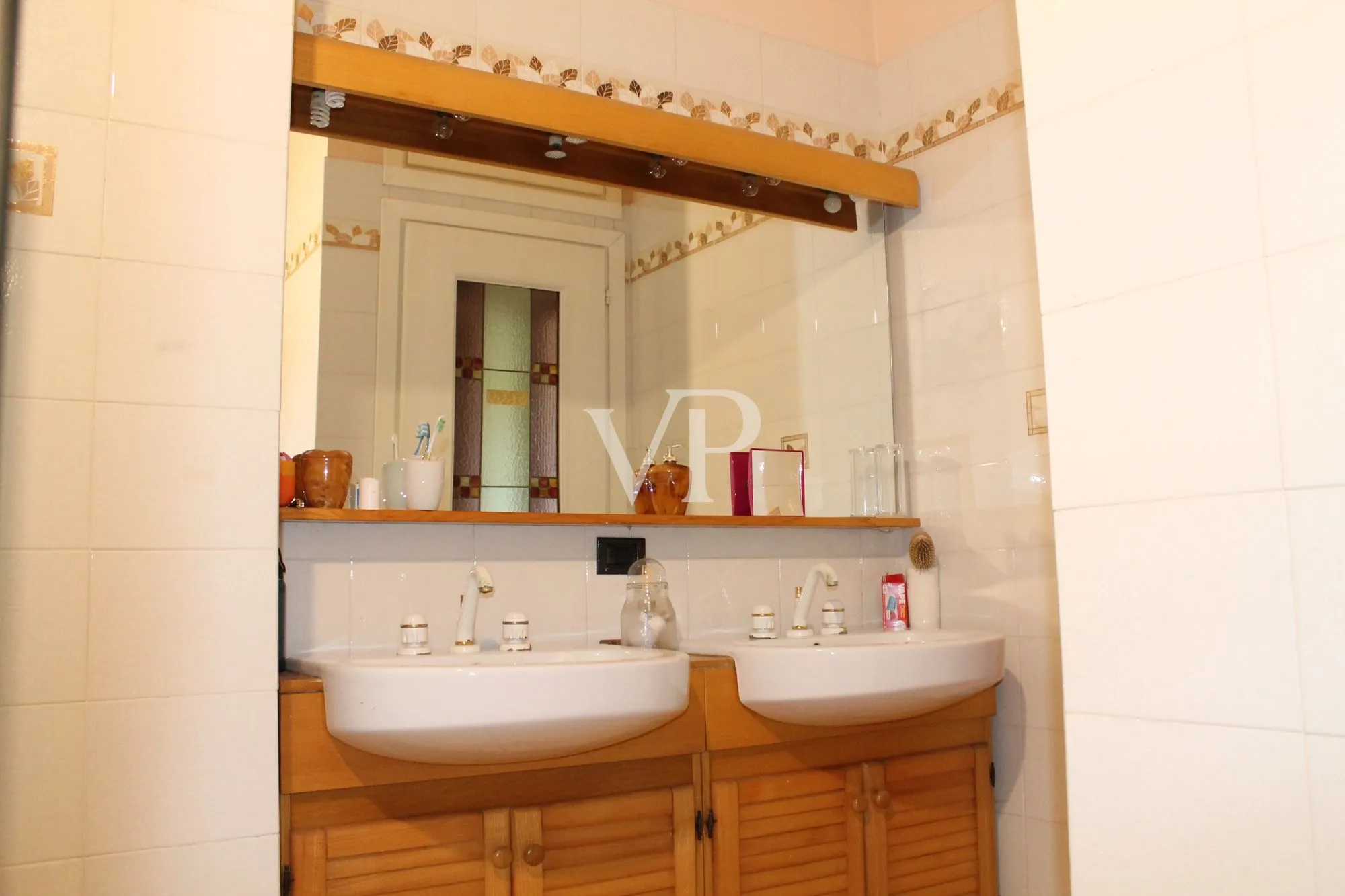 Semi-detached period villa in Brunate
