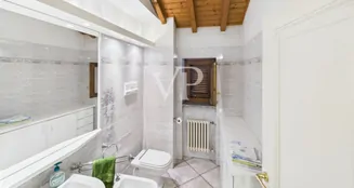 von_poll_real_estate_property_IT252942146_image_9