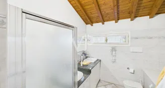 von_poll_real_estate_property_IT252942146_image_16