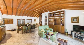 von_poll_real_estate_property_IT252942146_image_12