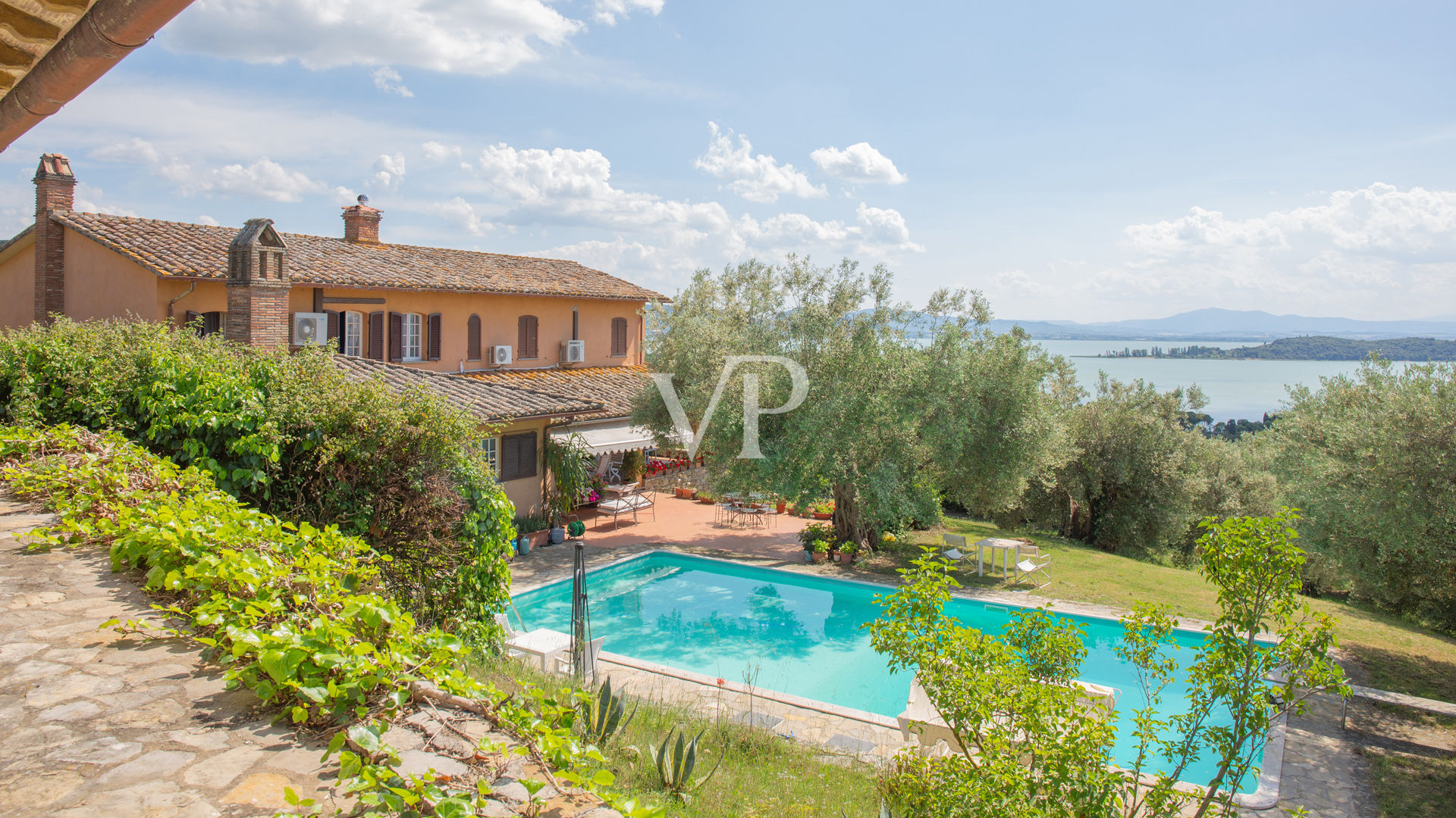 Podere Montalbano mit Schwimmbad und spektakulärem Blick auf den See