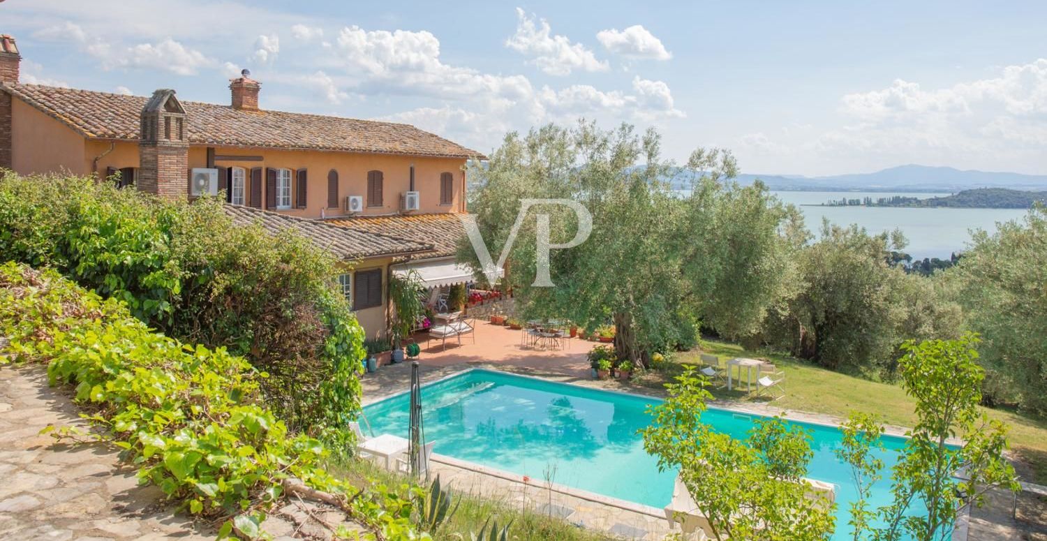 Podere Montalbano mit Schwimmbad und spektakulärem Blick auf den See