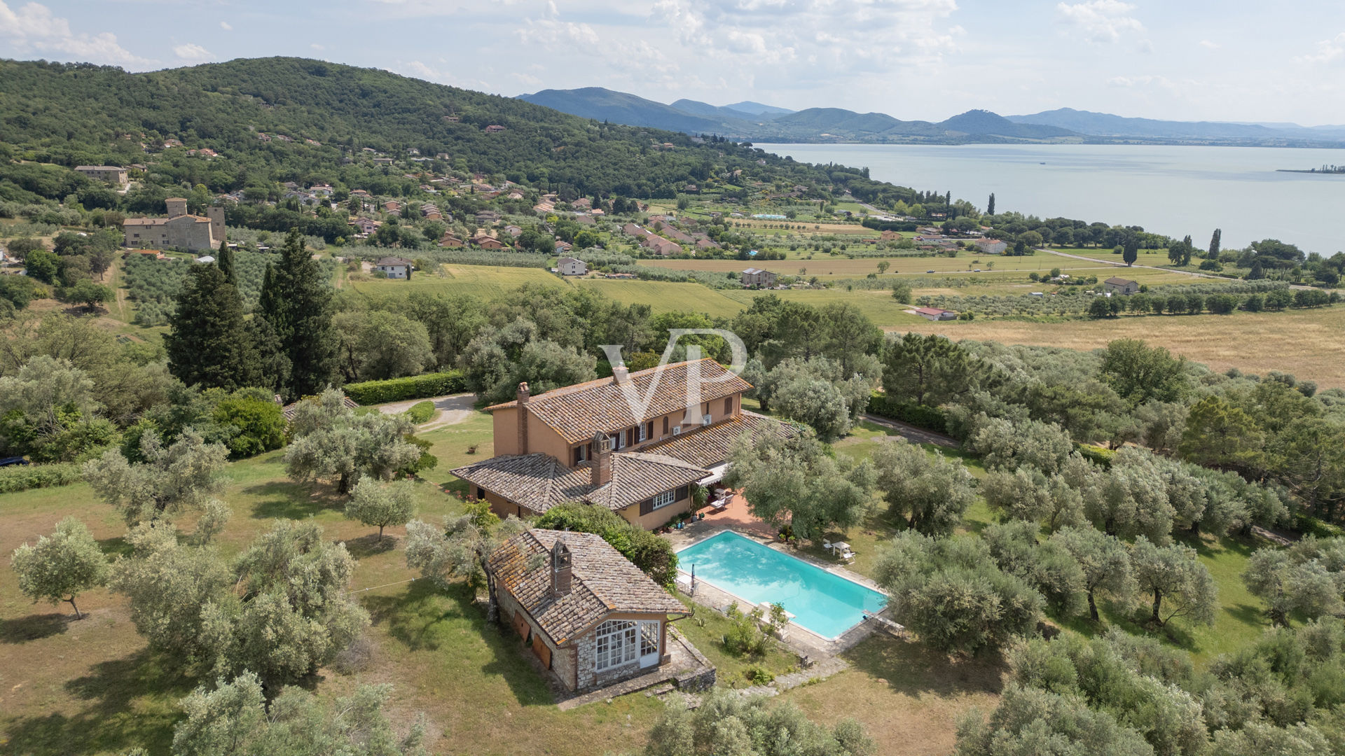 Podere Montalbano mit Schwimmbad und spektakulärem Blick auf den See