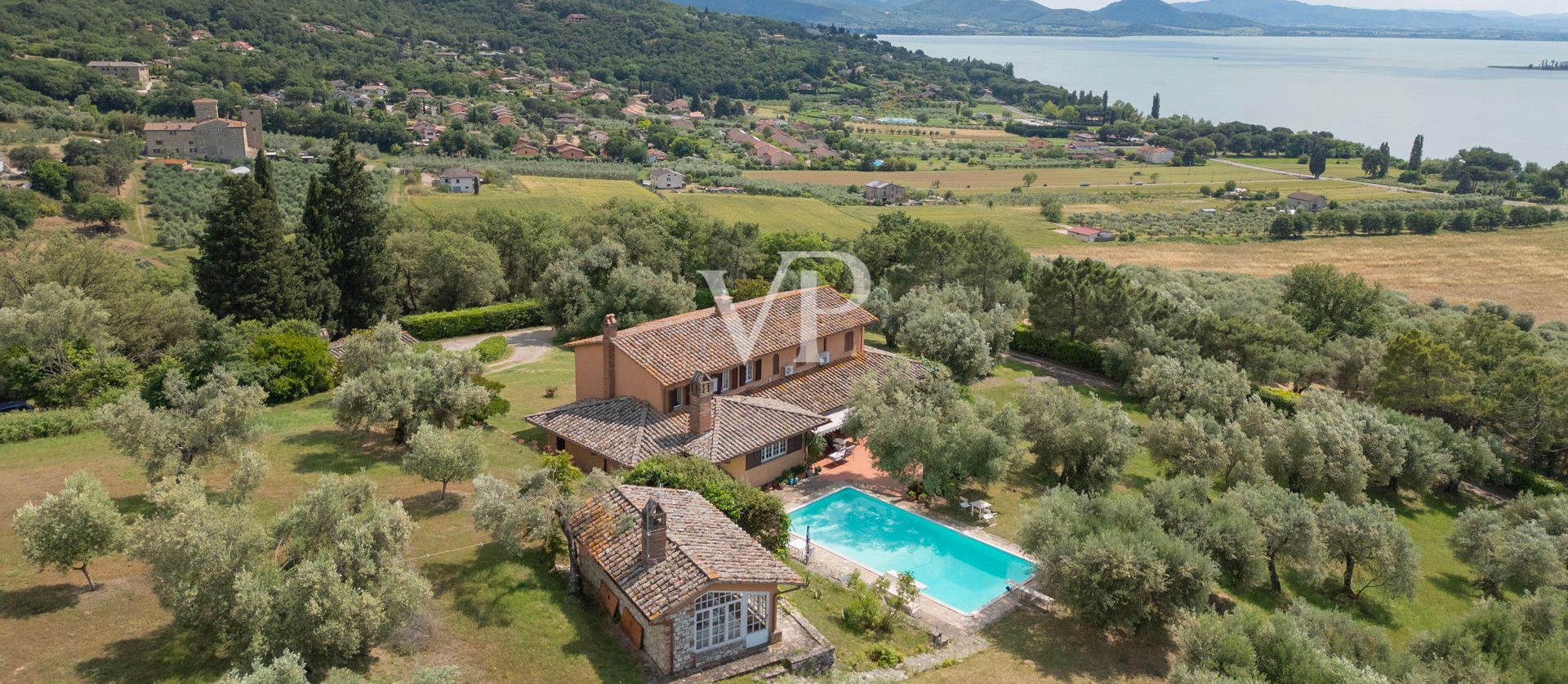 Podere Montalbano mit Schwimmbad und spektakulärem Blick auf den See