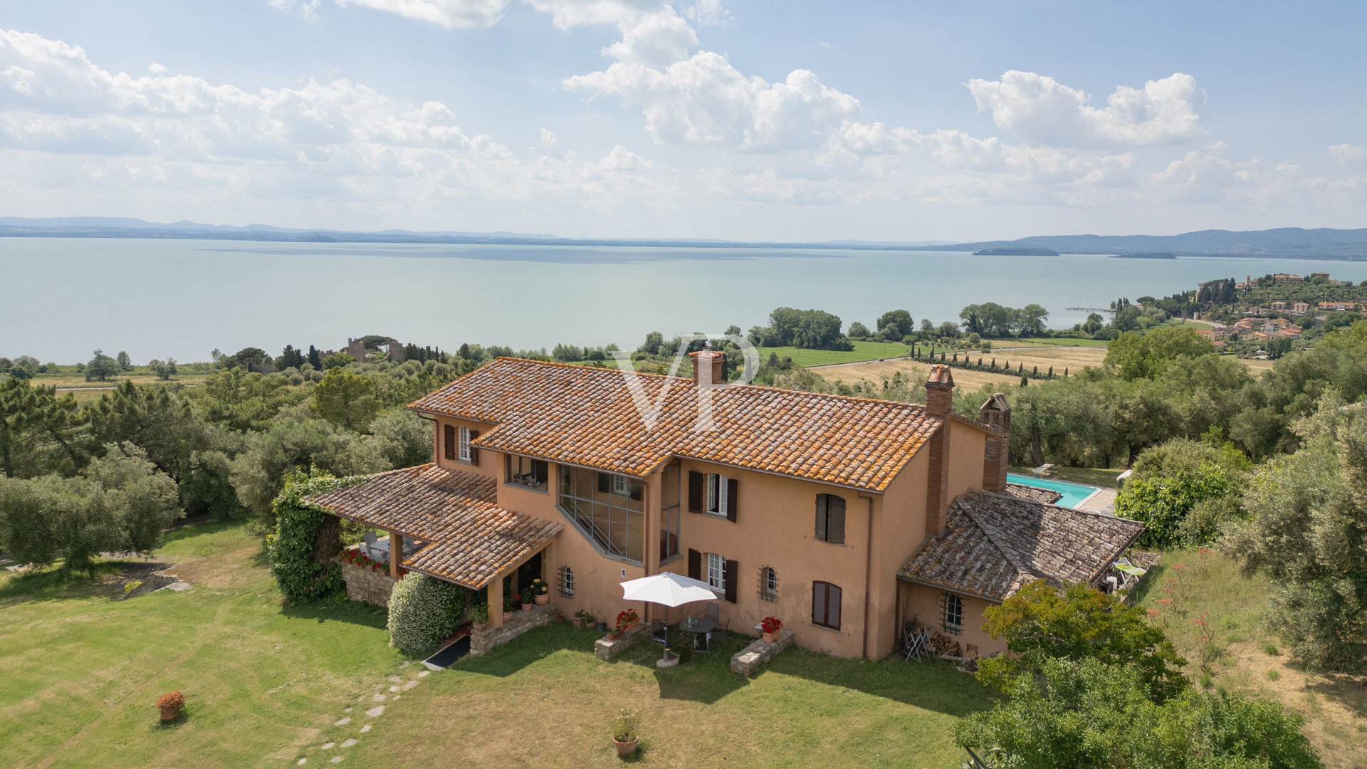 Podere Montalbano mit Schwimmbad und spektakulärem Blick auf den See