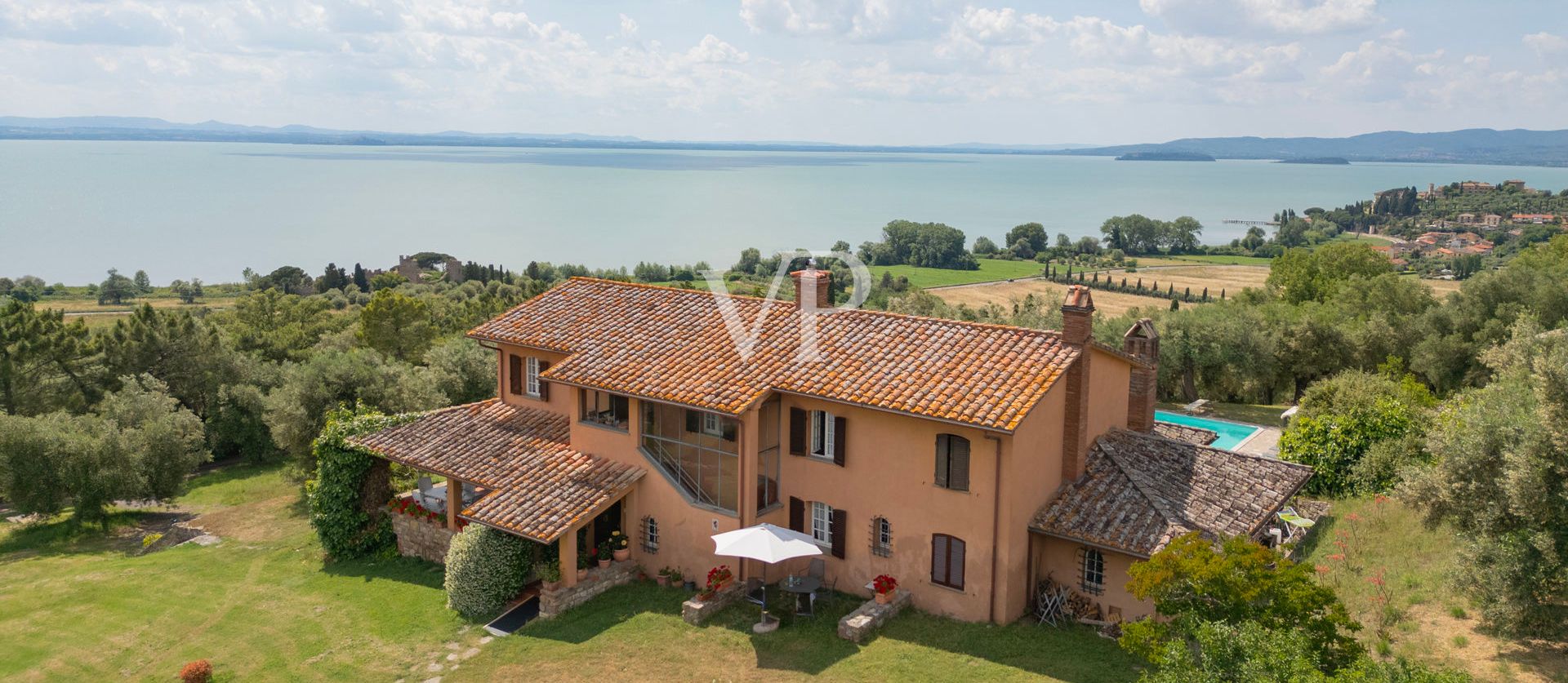 Podere Montalbano mit Schwimmbad und spektakulärem Blick auf den See