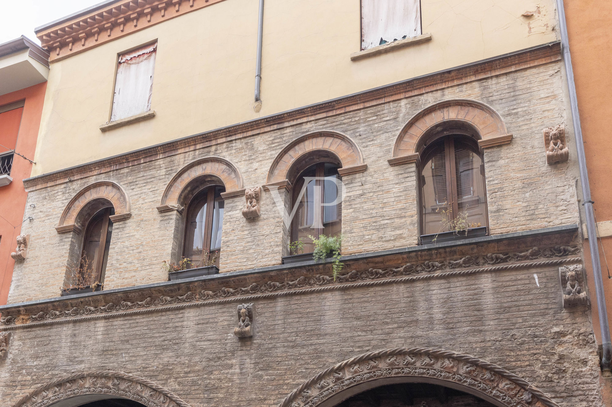 Renovierte historische Bleibe im Zentrum in mittelalterlichem Gebäude
