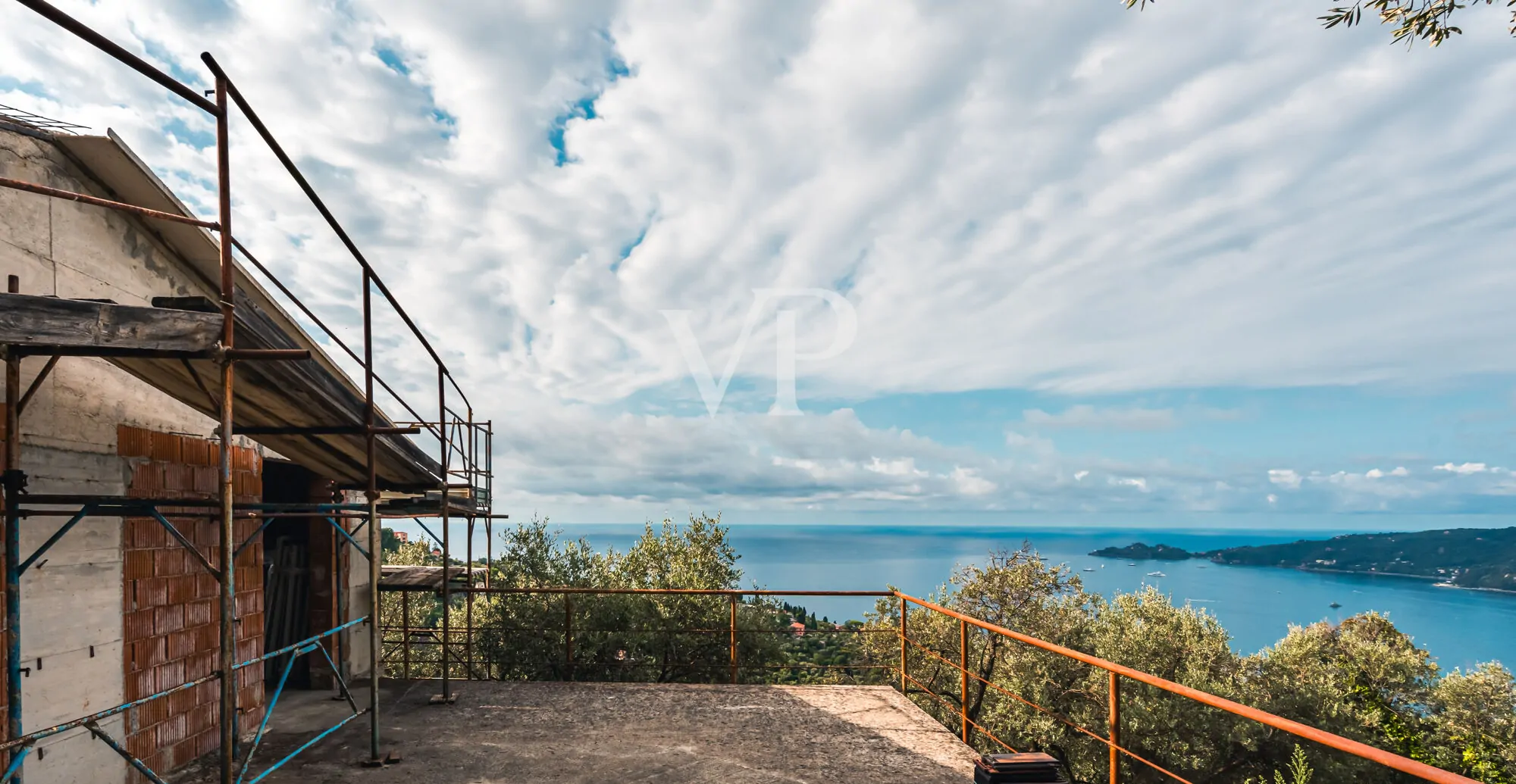Im Bau befindliche Doppelhaushälfte mit atemberaubender Aussicht