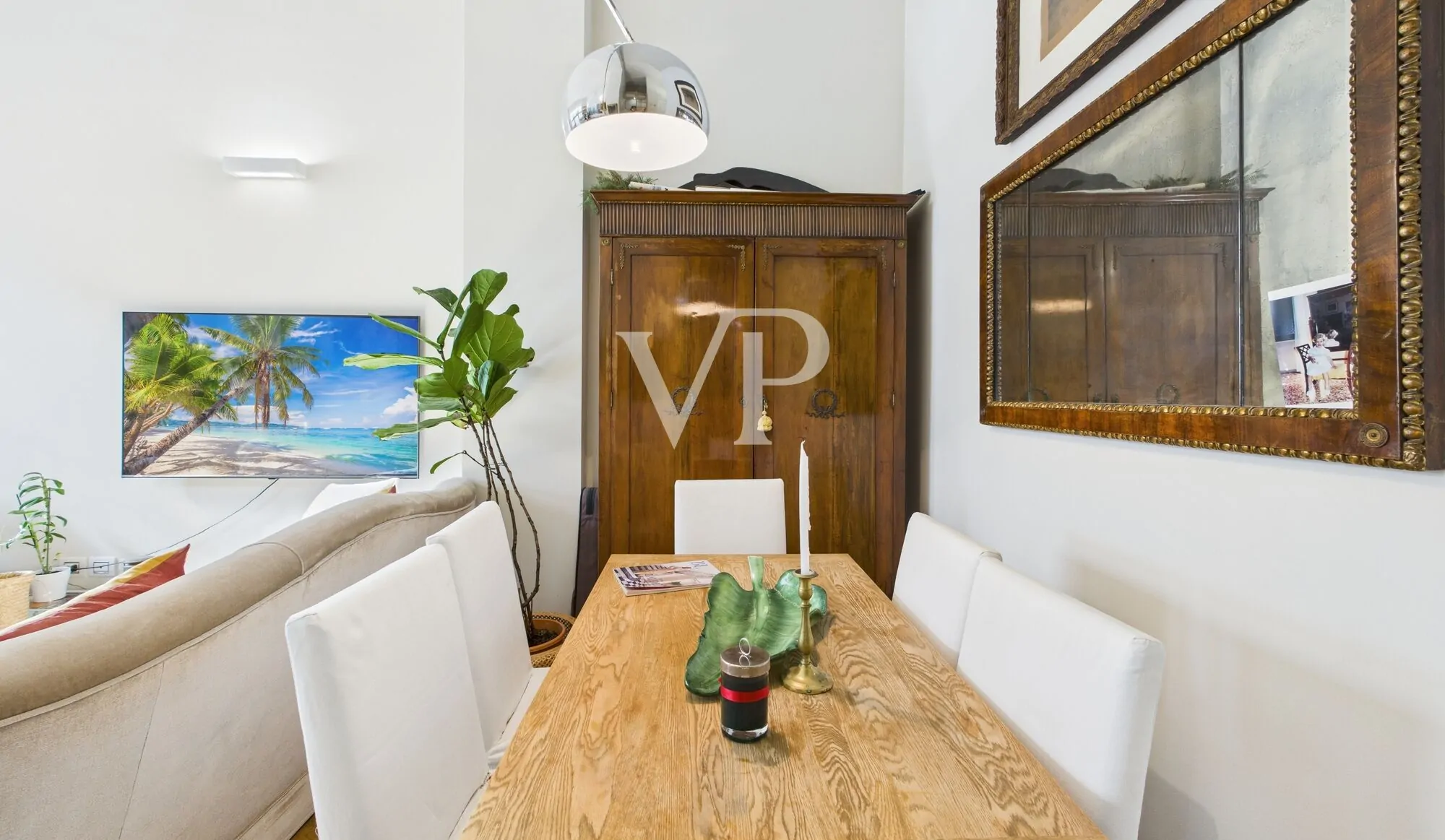 Repräsentatives zweigeschossiges Loft in Zone Missori