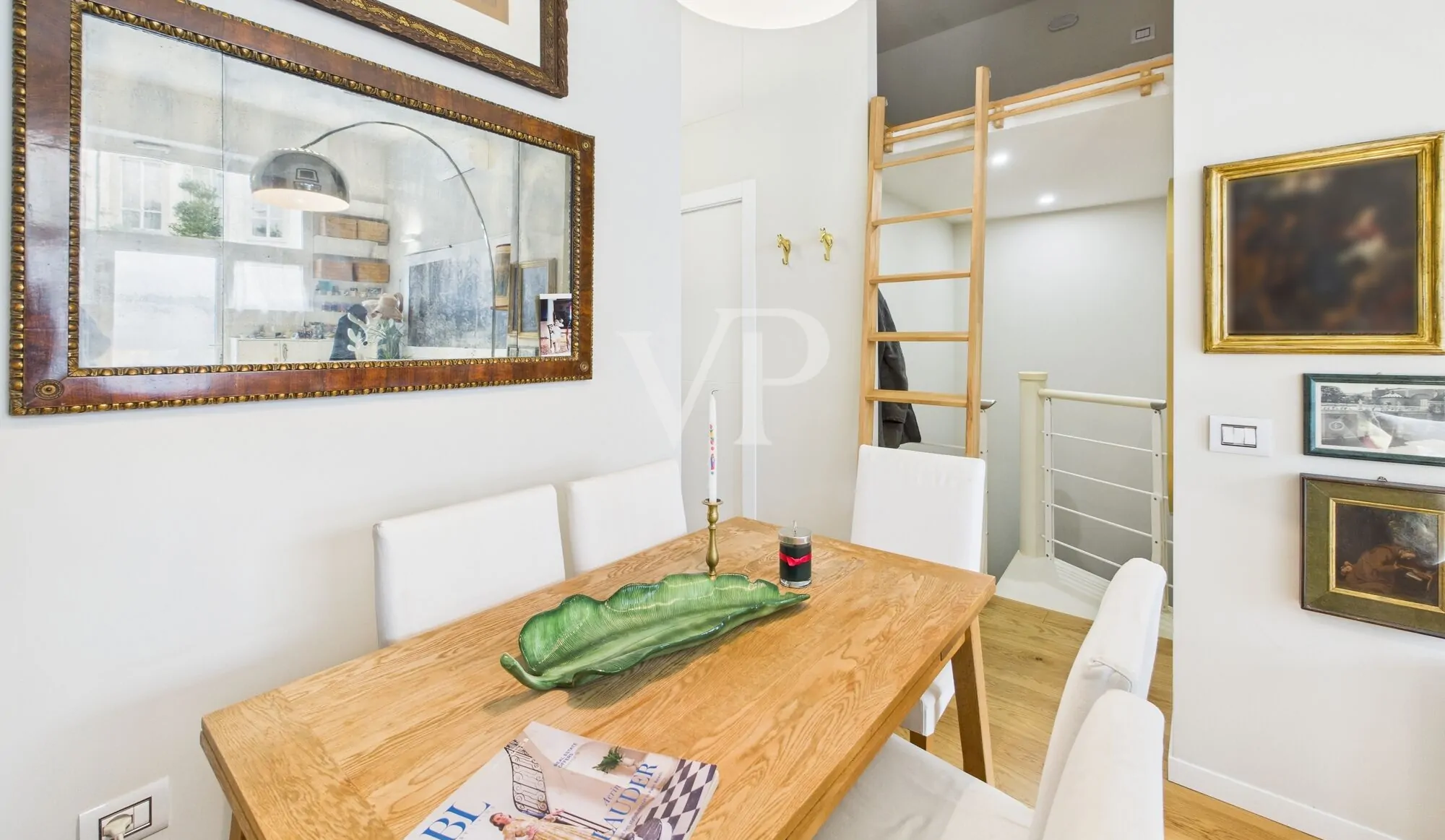 Repräsentatives zweigeschossiges Loft in Zone Missori