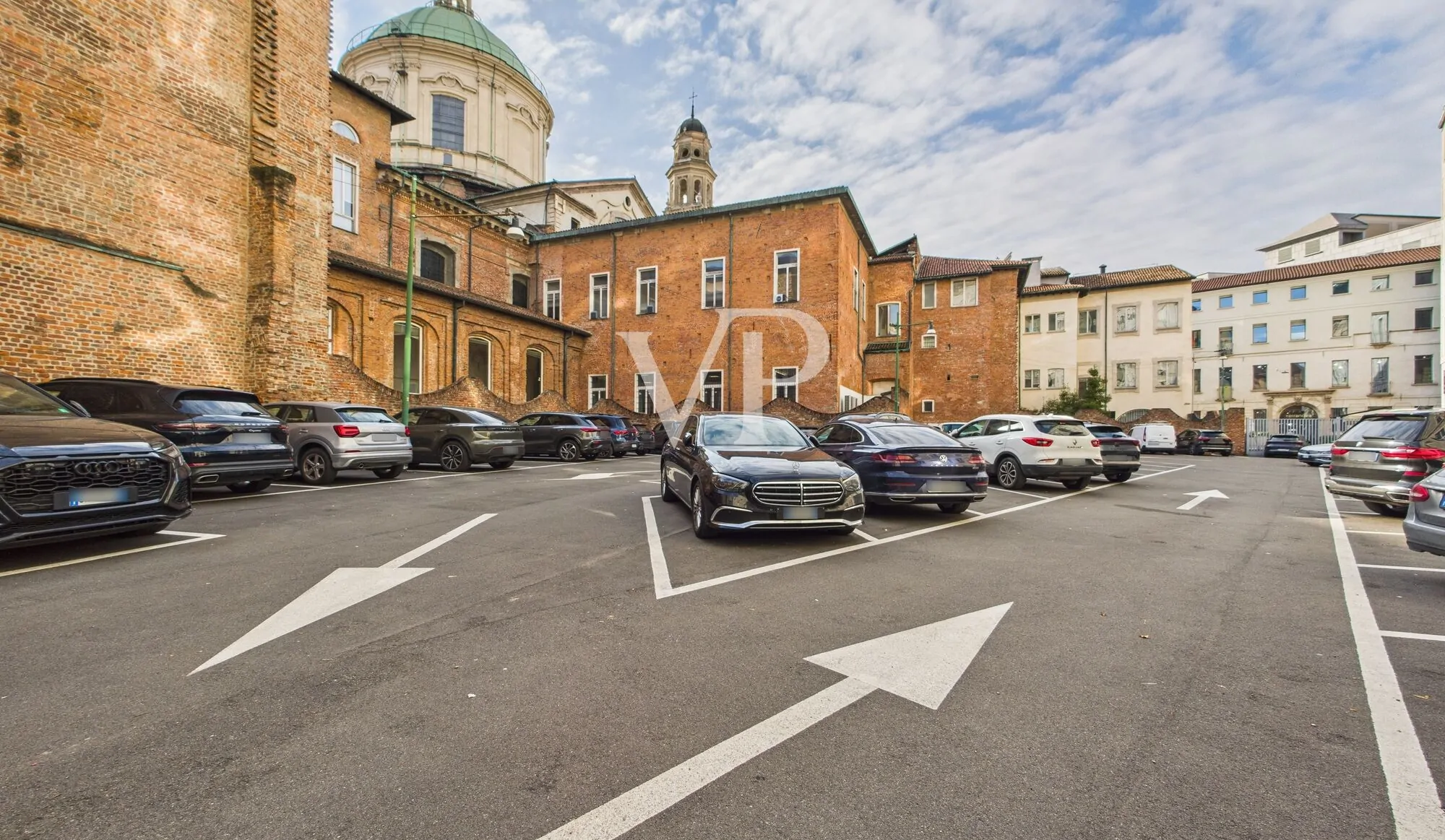 Repräsentatives zweigeschossiges Loft in Zone Missori